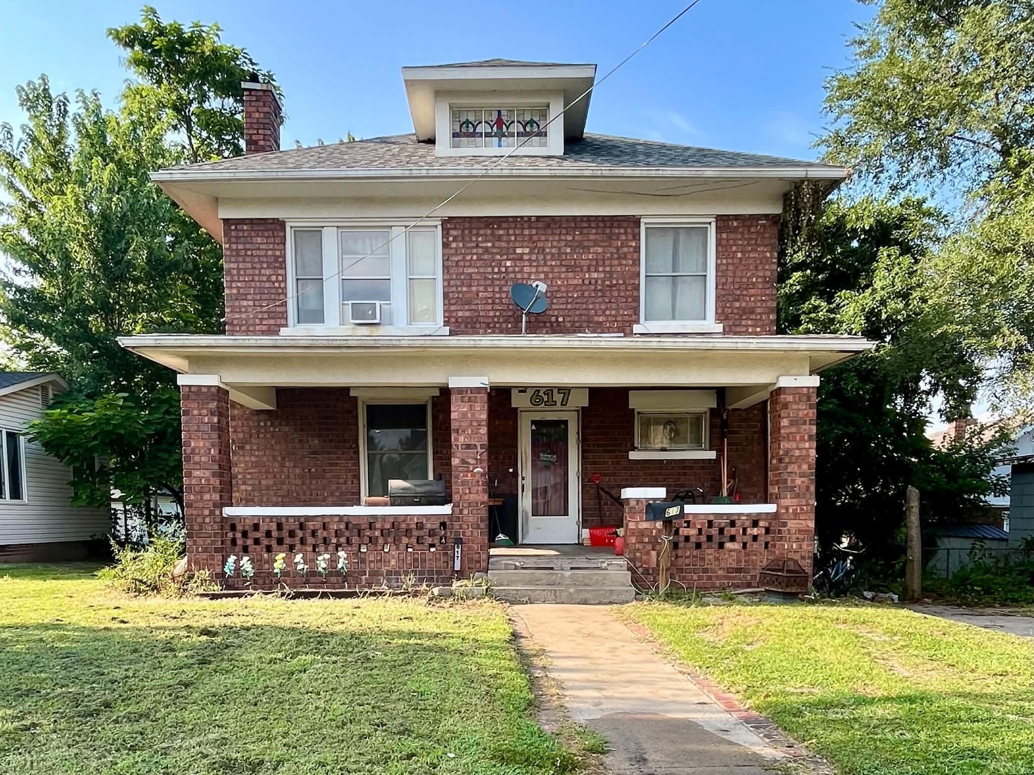 617 W Carpenter St — photo