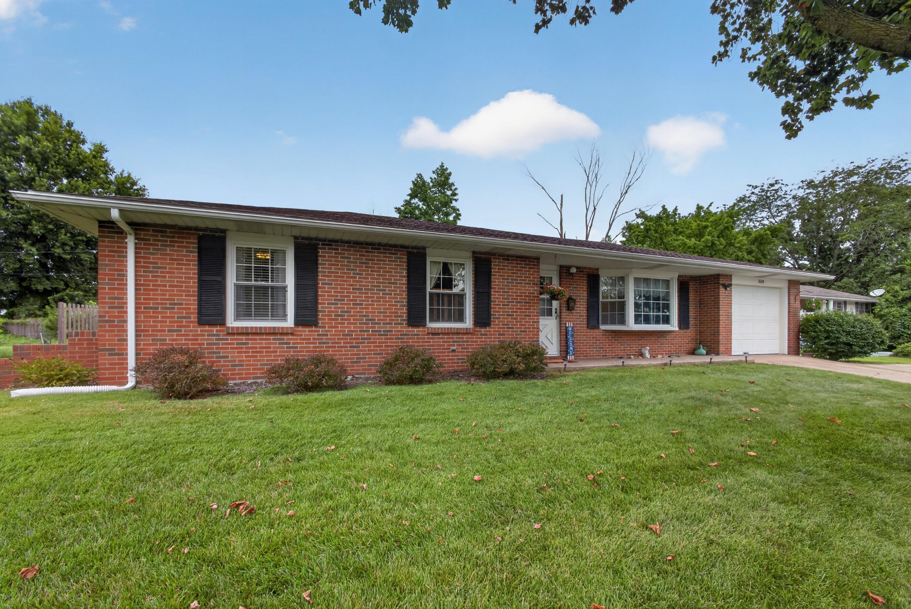 1605 Colonial Ct — photo