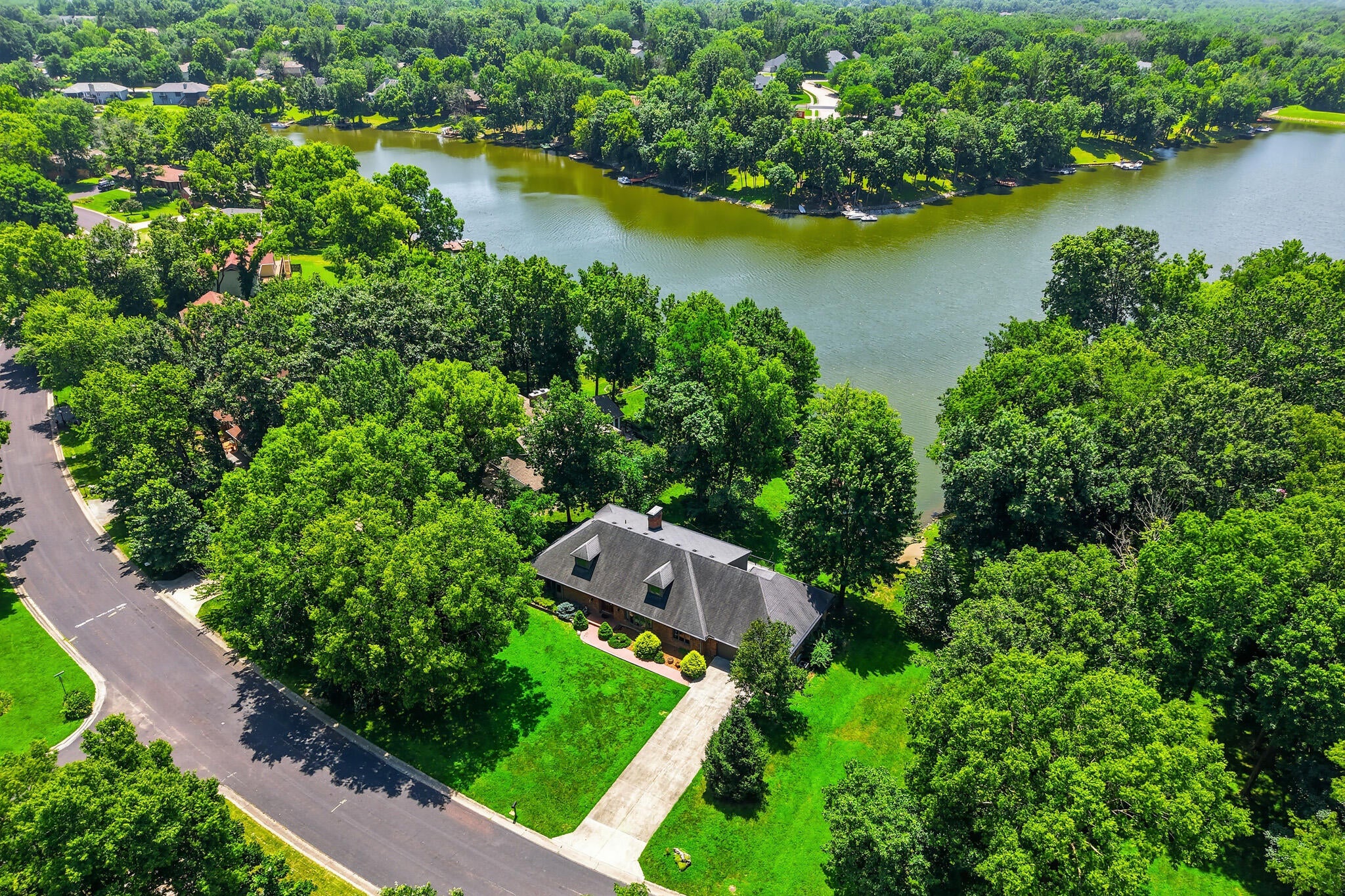528 N Cedar Lake Dr — photo