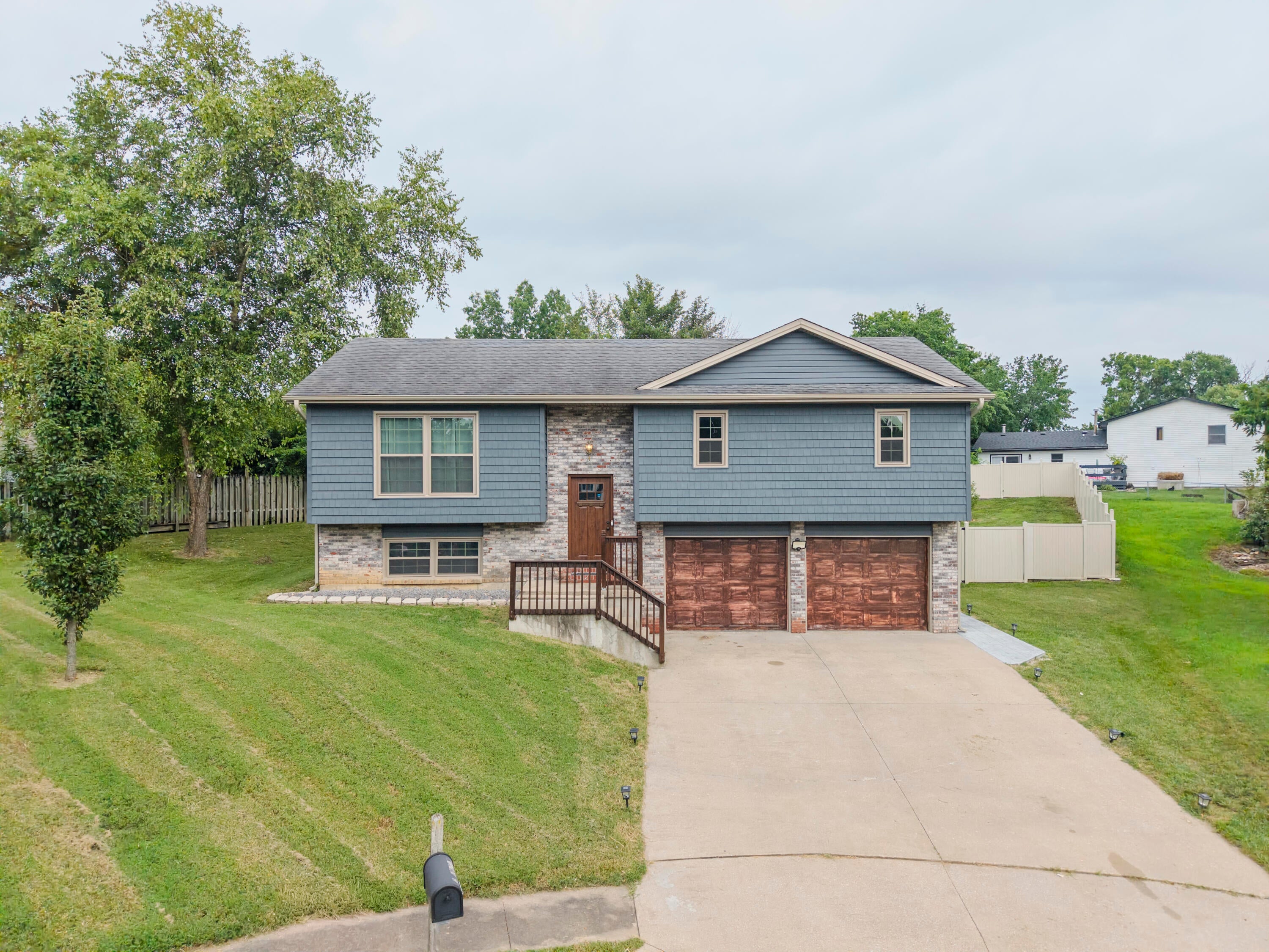 2102 Speck Ct — photo