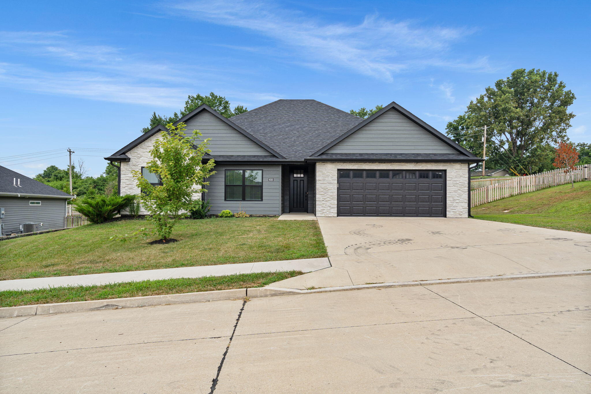 6020 W Tamarack Dr — photo