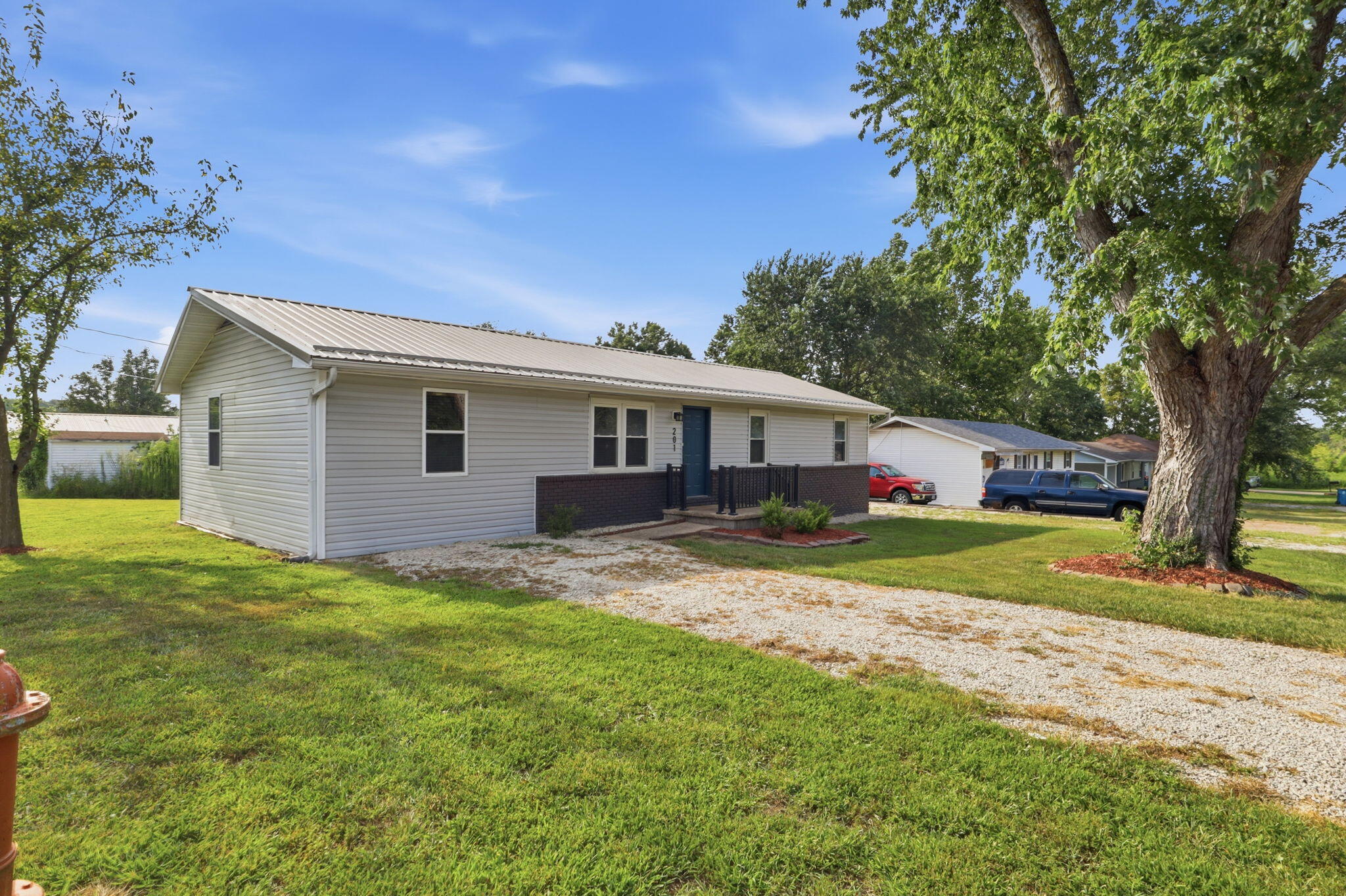 201 GREENWICH AVE, ELDON, MO 65026 — photo 2