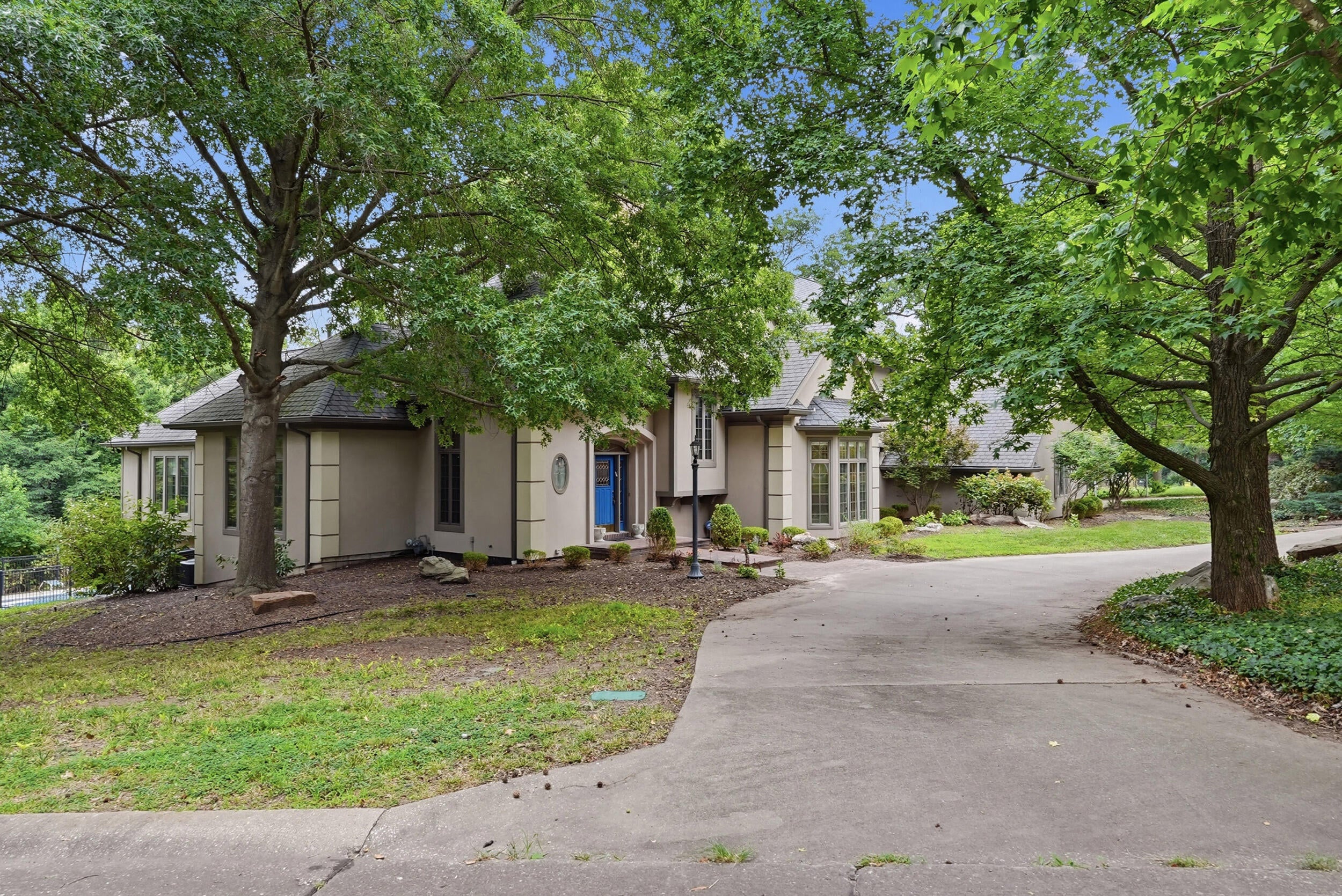 801 Rollins Rd — photo