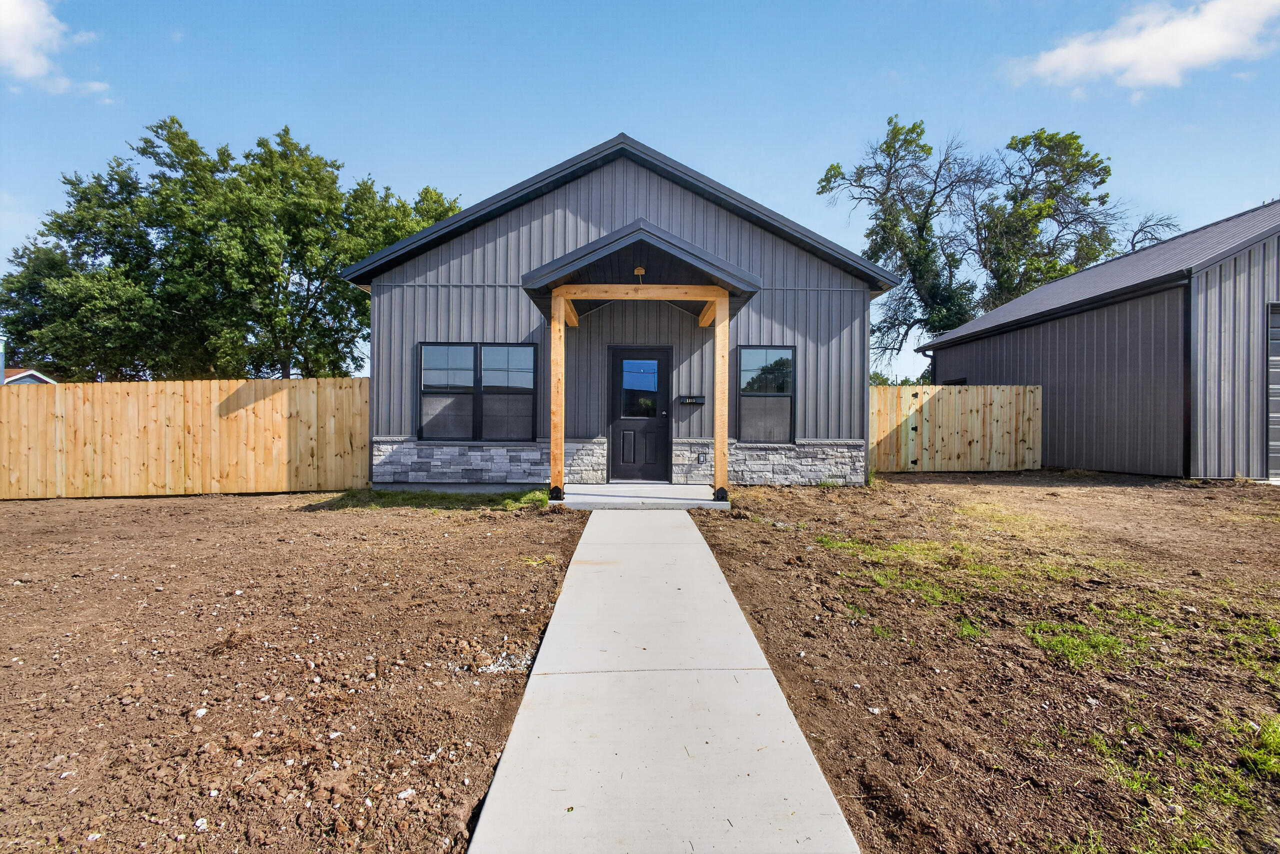 1315 W Liberty St — photo