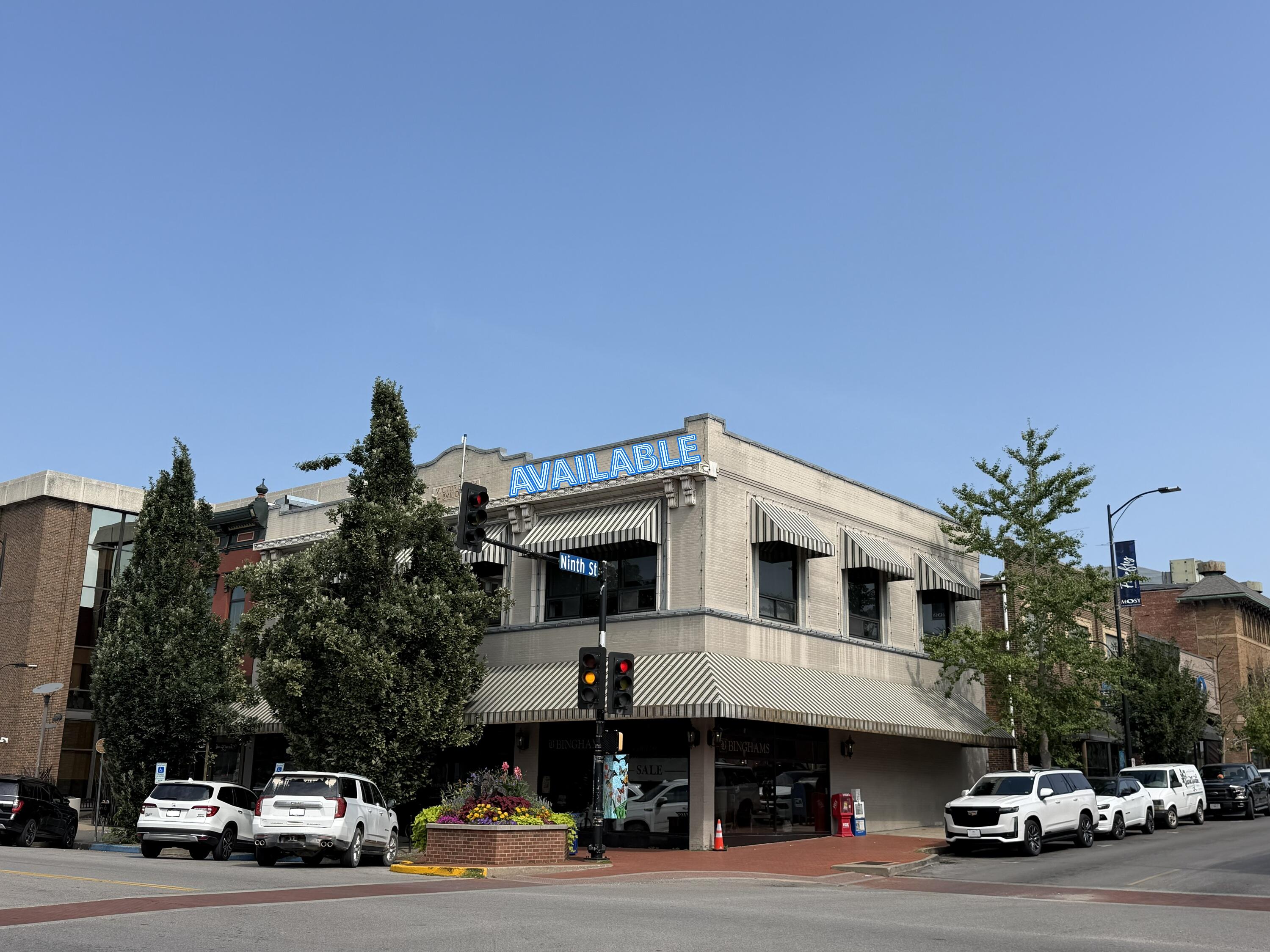 827 E Broadway Ste B — photo