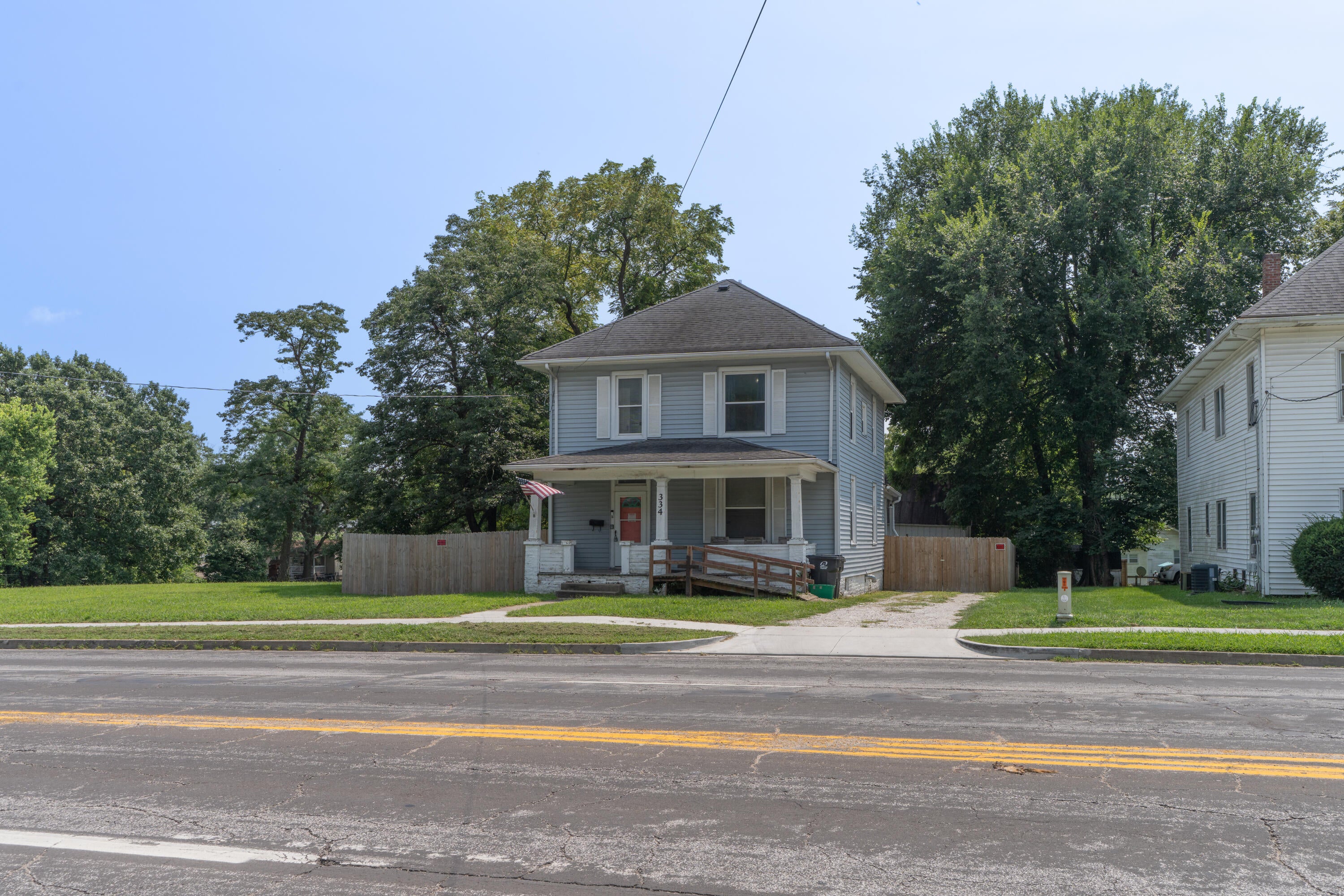 334 E Rollins St — photo