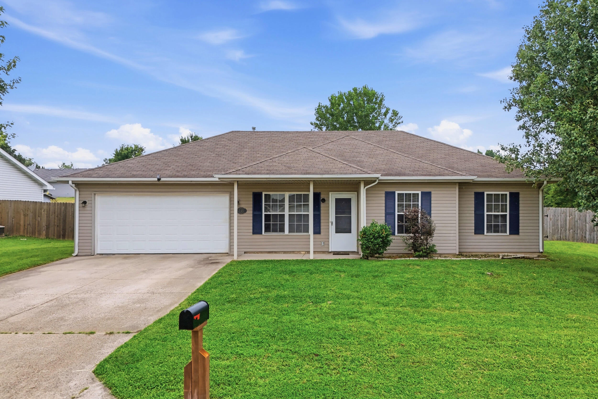 235 E Murphy Dr — photo
