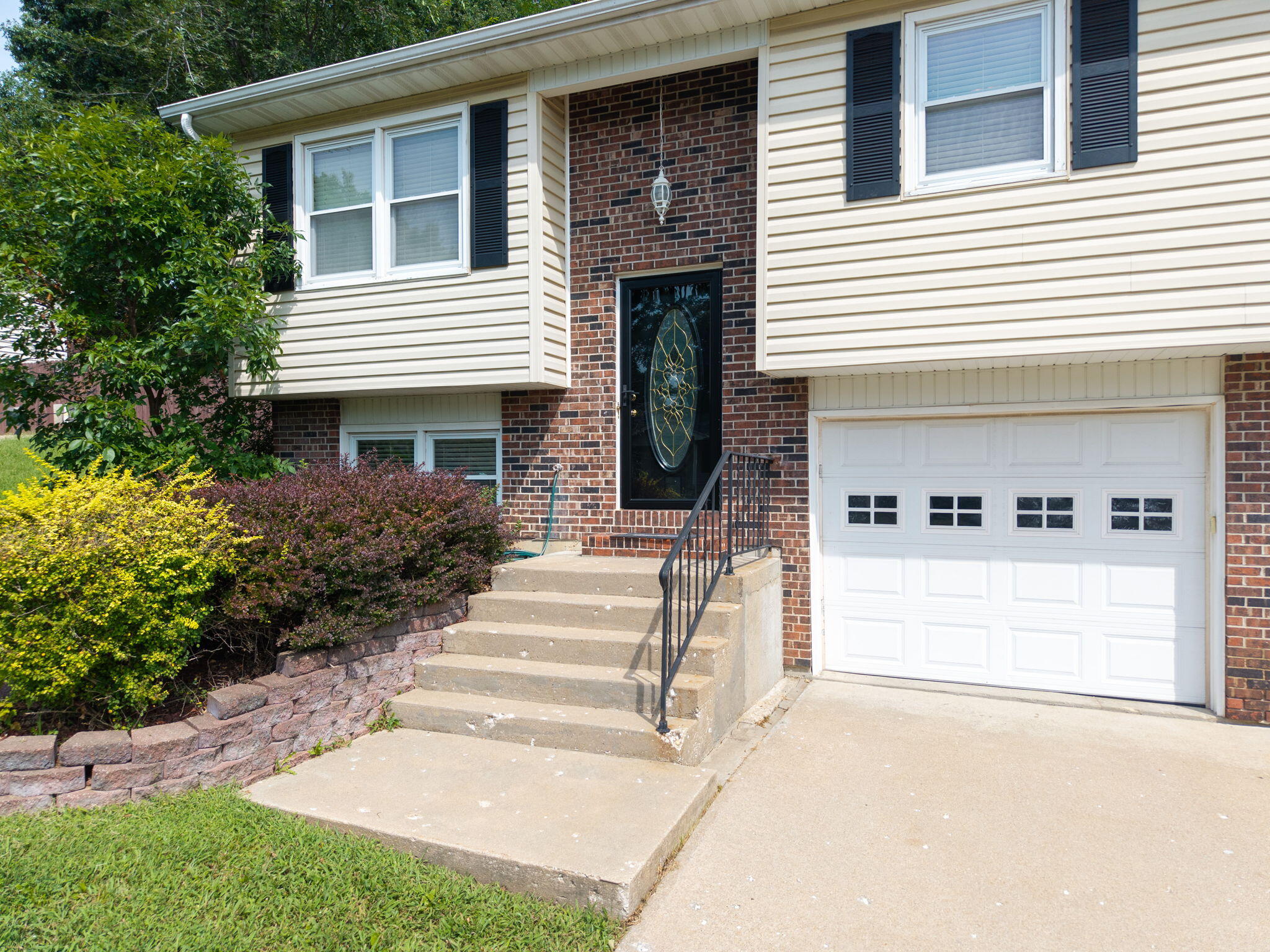 1751 Crockett Dr — photo