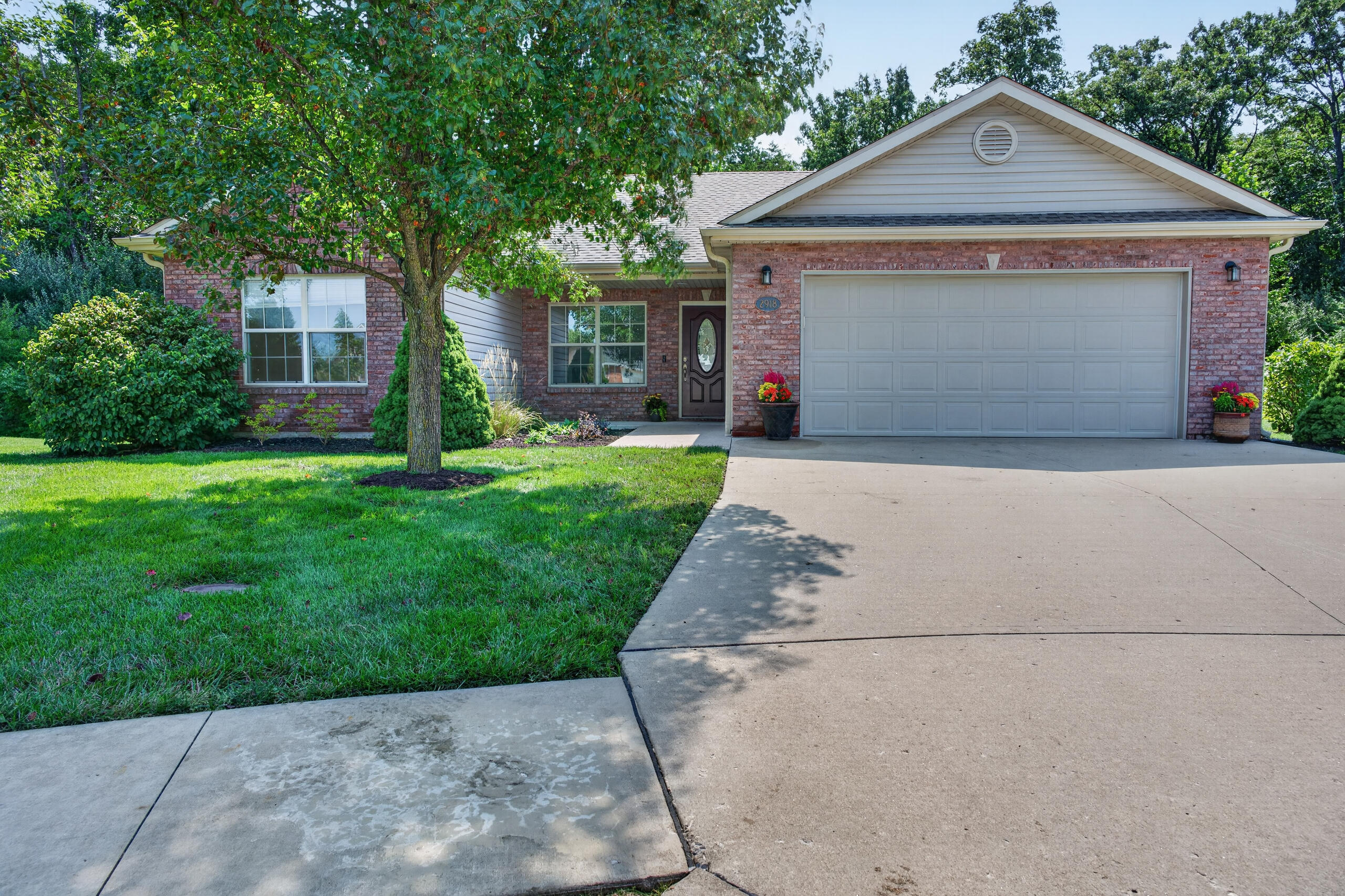 2918 Woods Crossing Dr — photo