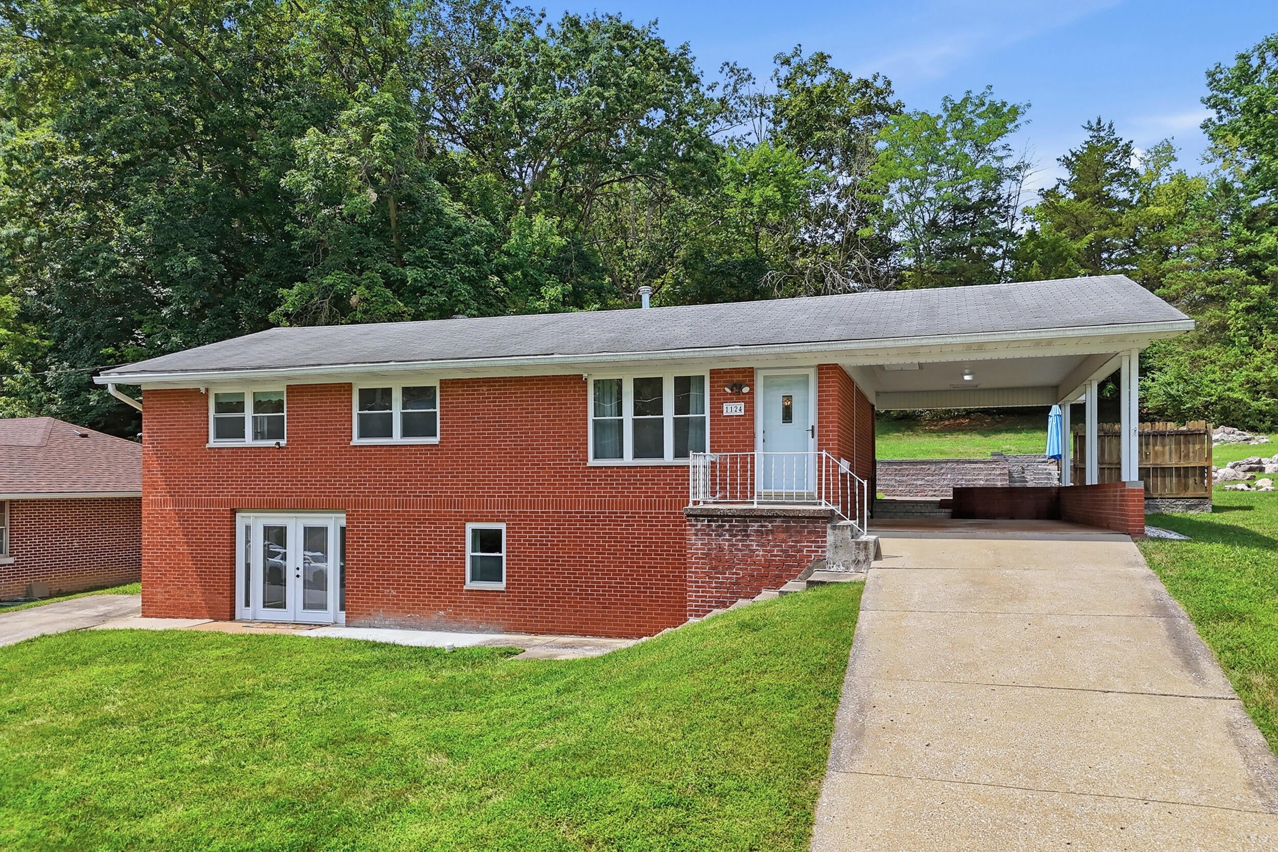 1124 Darlene Dr — photo