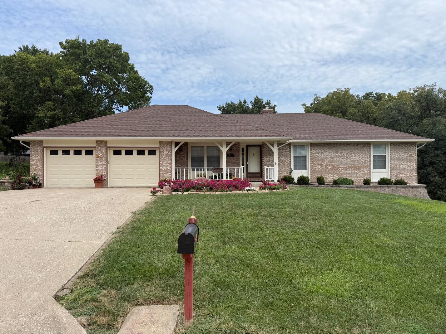 613 Lori Dr — photo