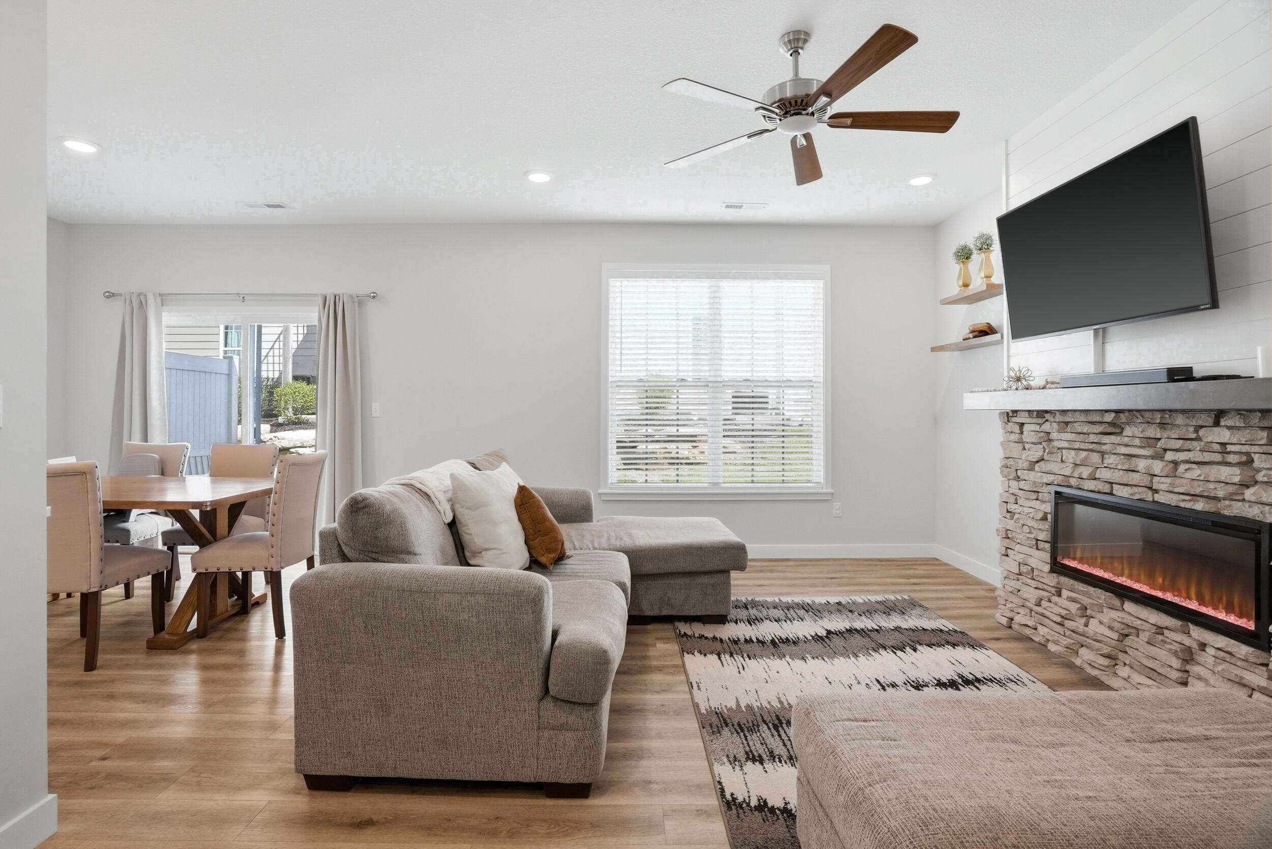 4002 W Worley St Unit 3 — photo