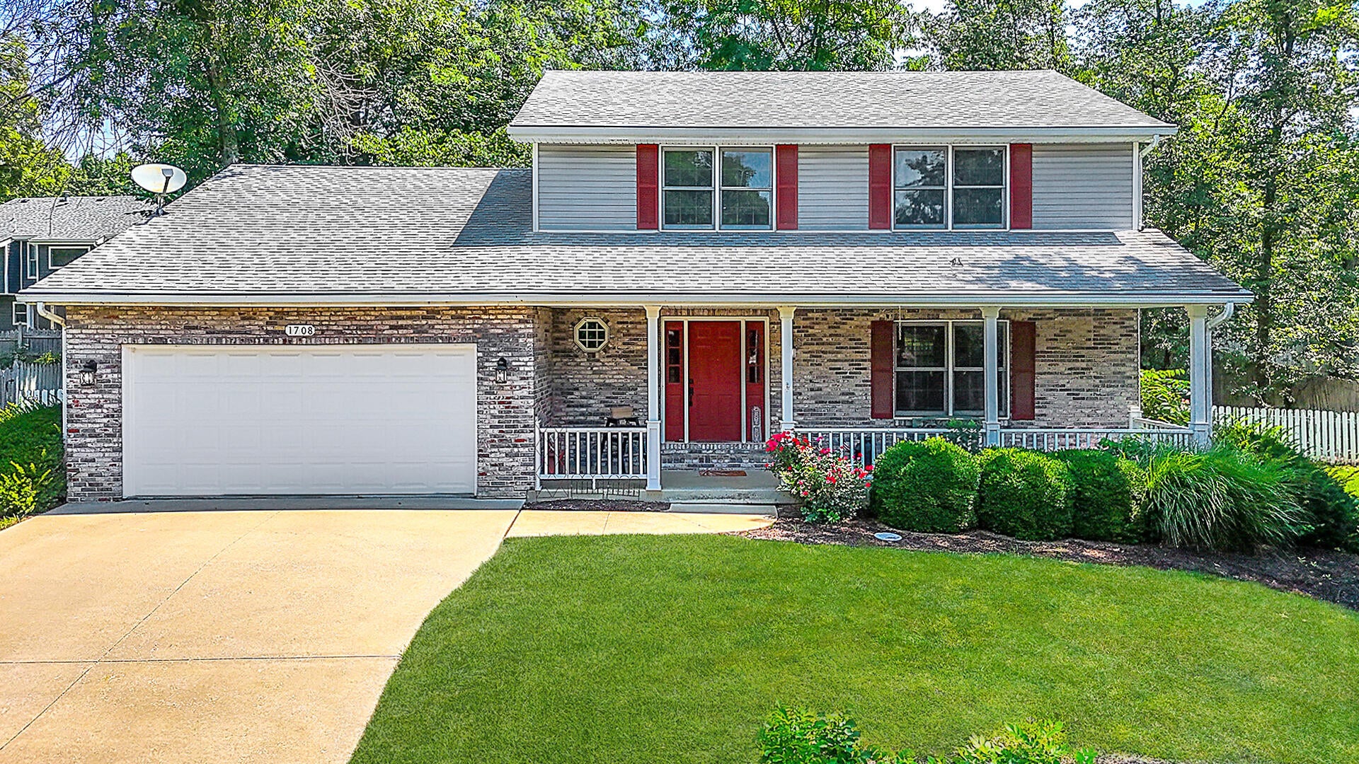 1708 Oak Cliff Pl — photo