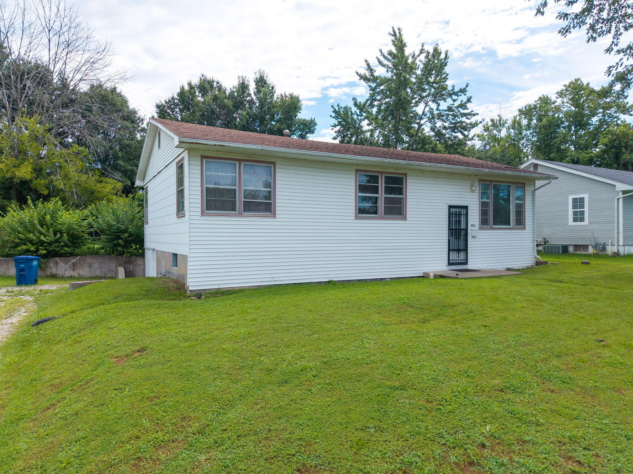 906 E Morningside Dr — photo
