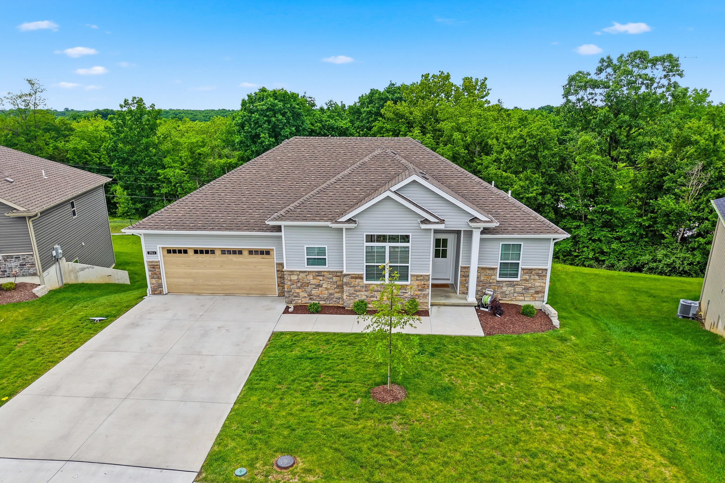 3964 Clydesdale Dr — photo