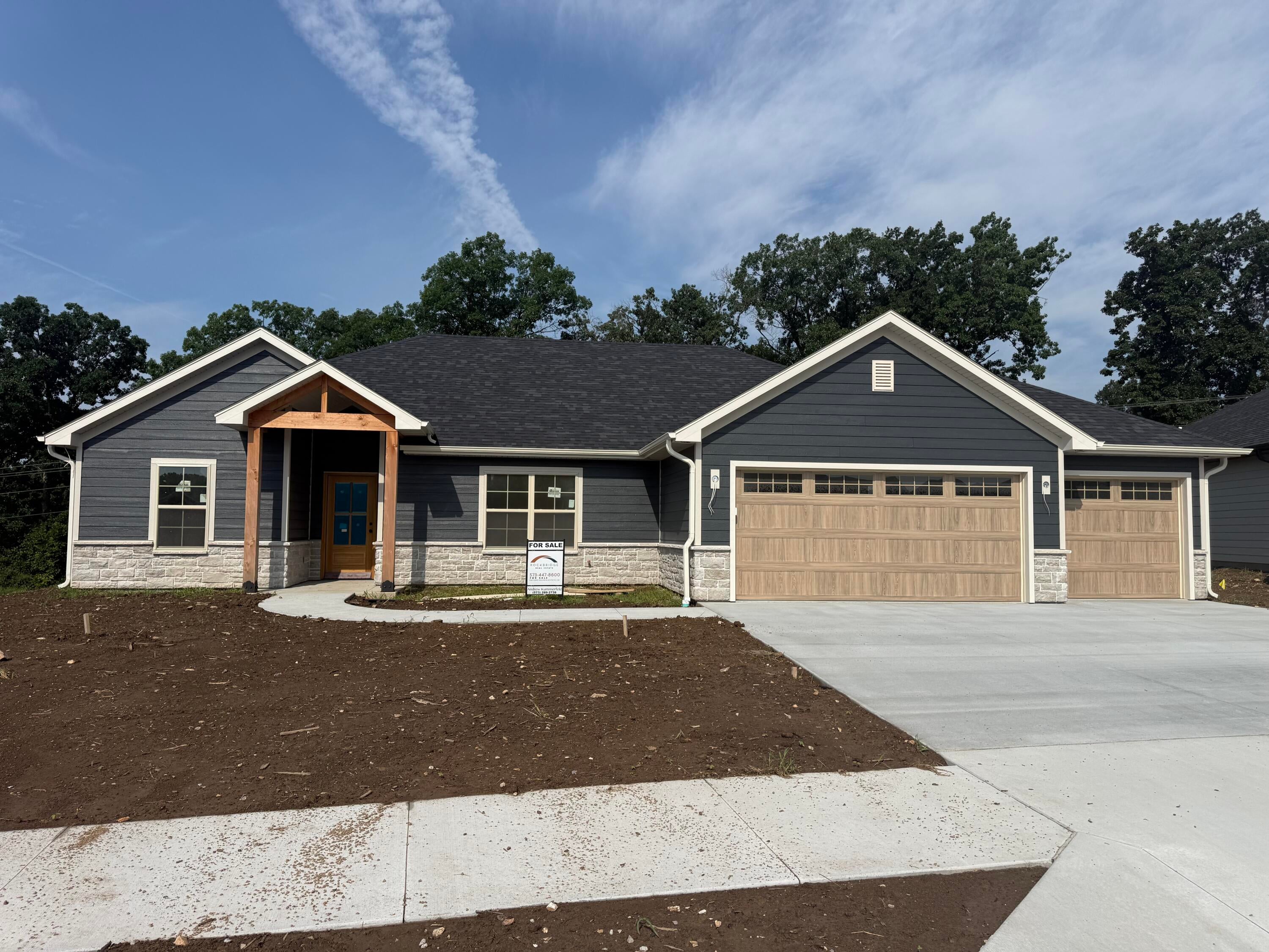 1615 N Corbet Dr — photo