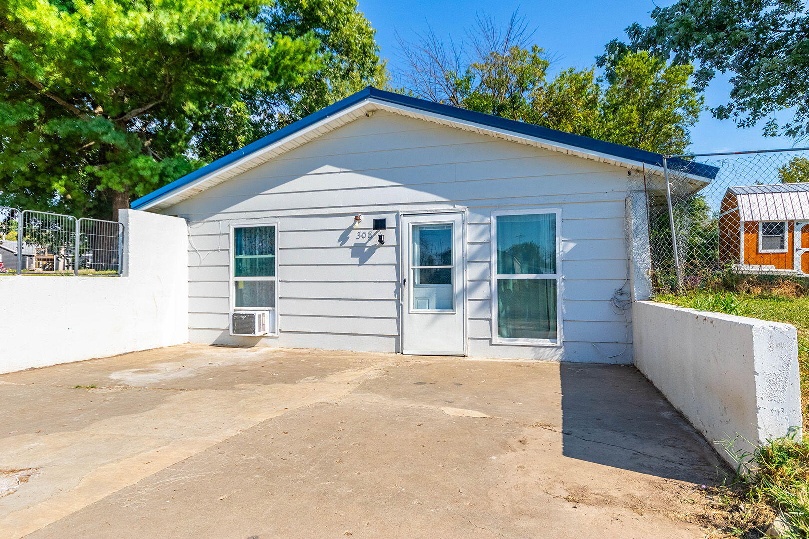 308 N Ruby St, Sturgeon, MO 65284 — photo 2