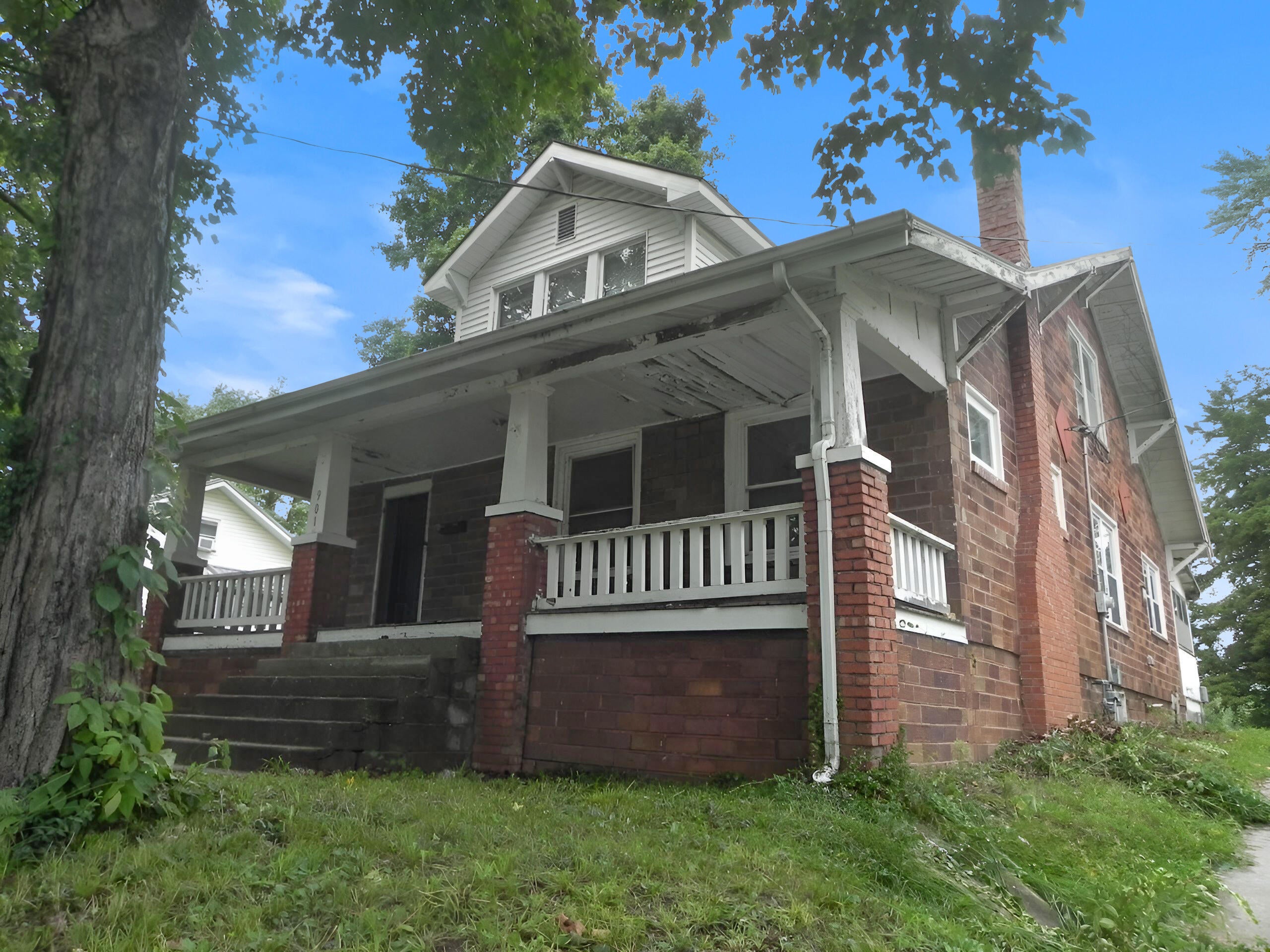 901 W Davis St — photo