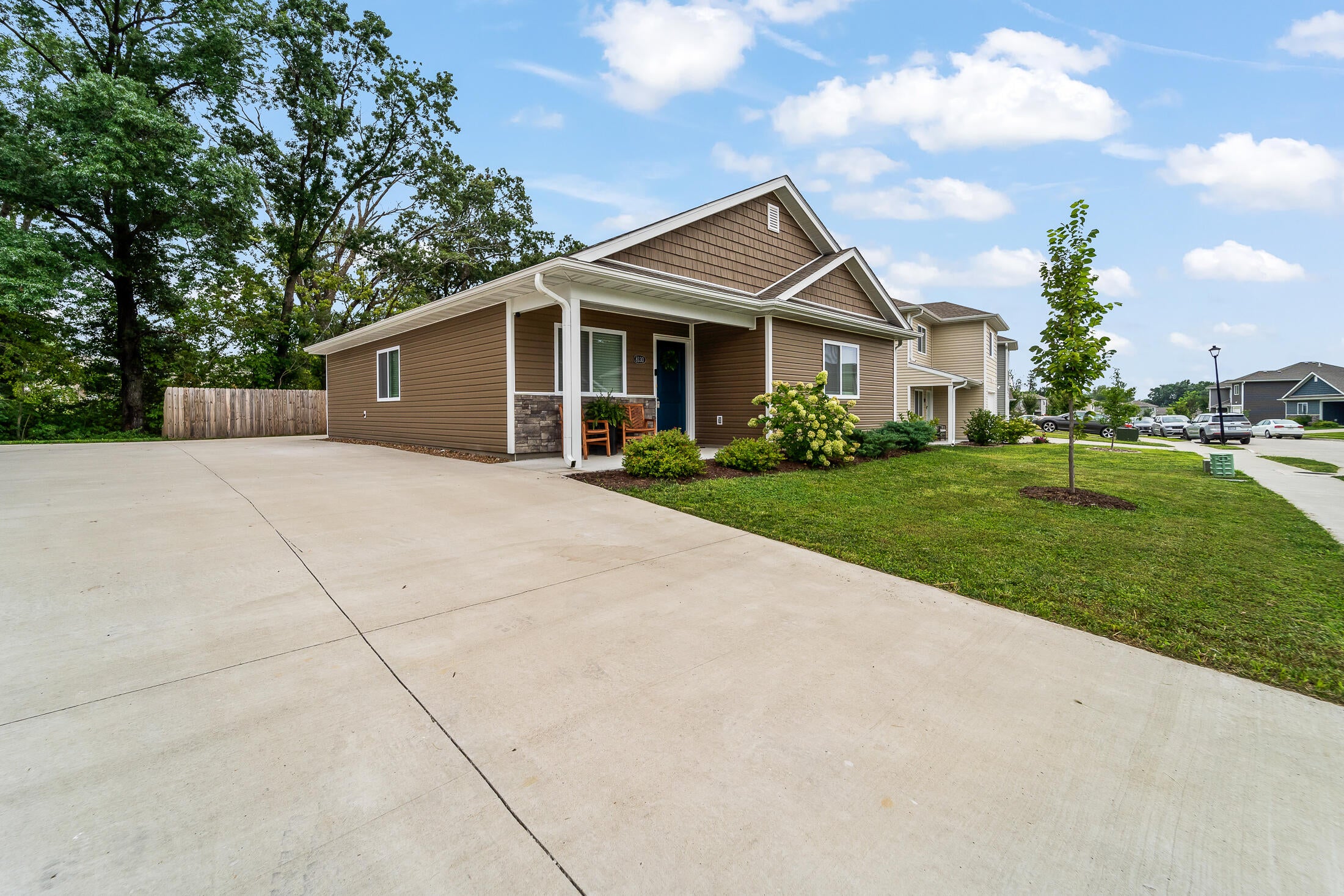 8130 N Glen Meadow Dr — photo
