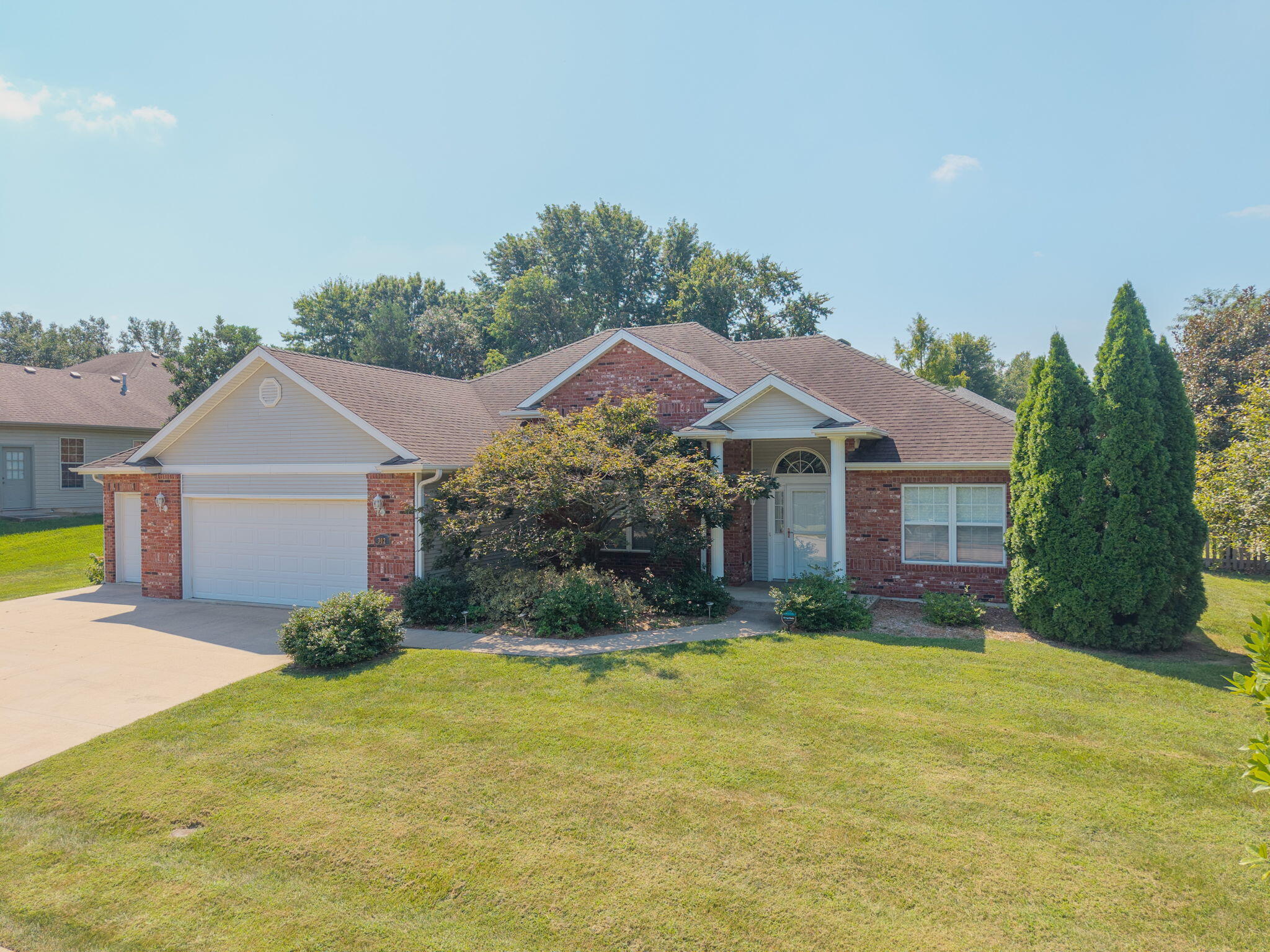 302 Parkwood Ct — photo