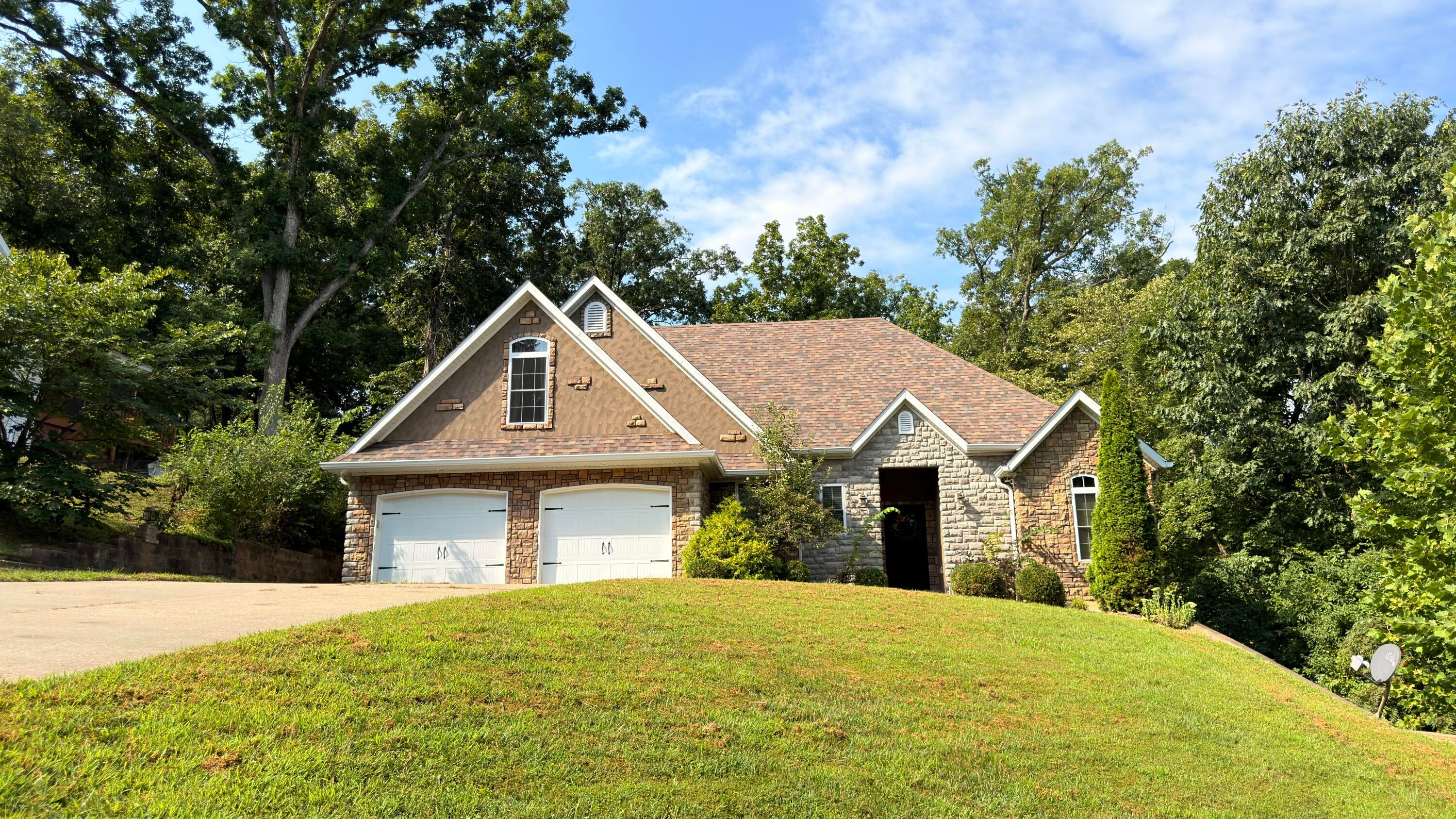3223 Victoria Ct — photo