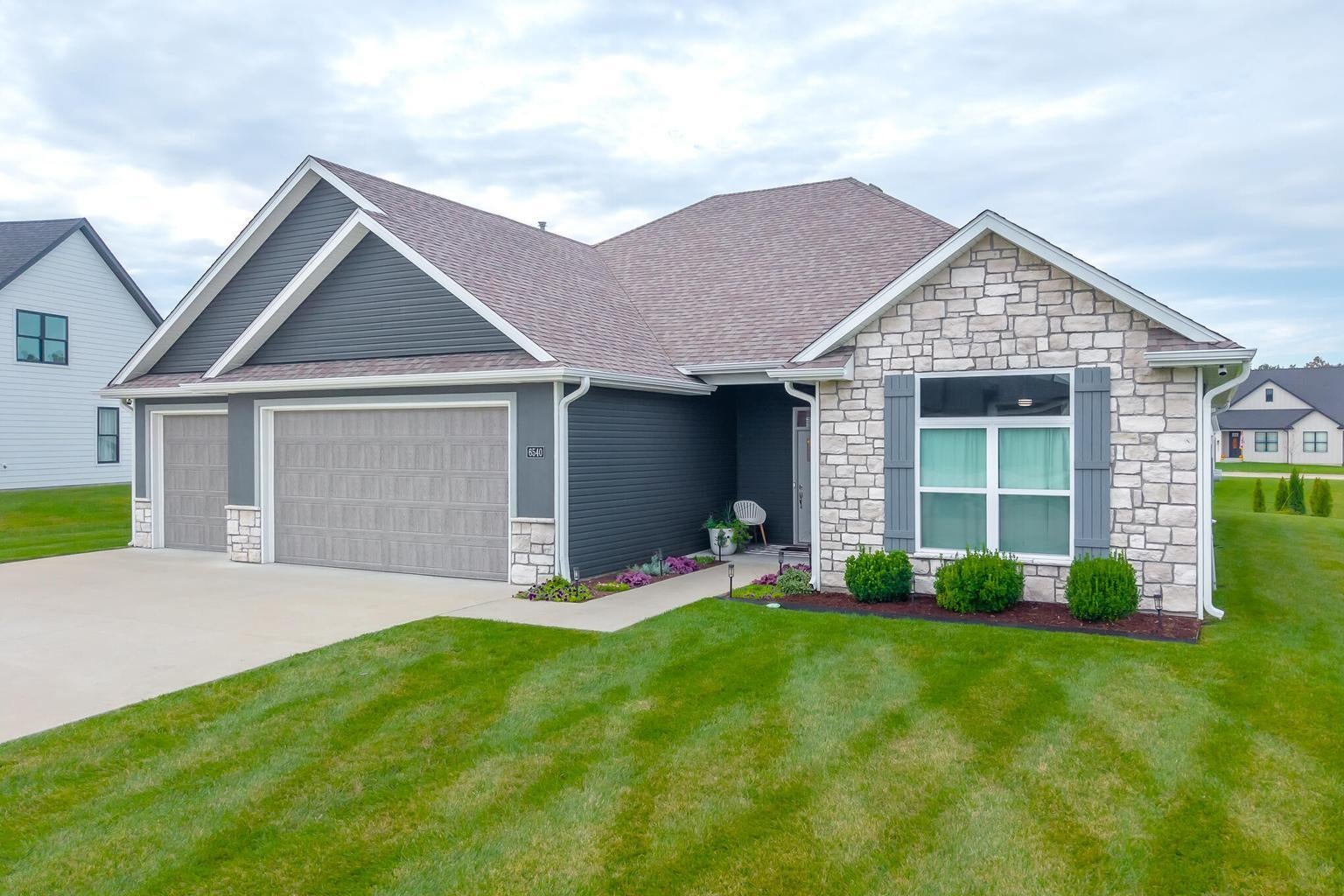 6540 Gateway Arch Way — photo