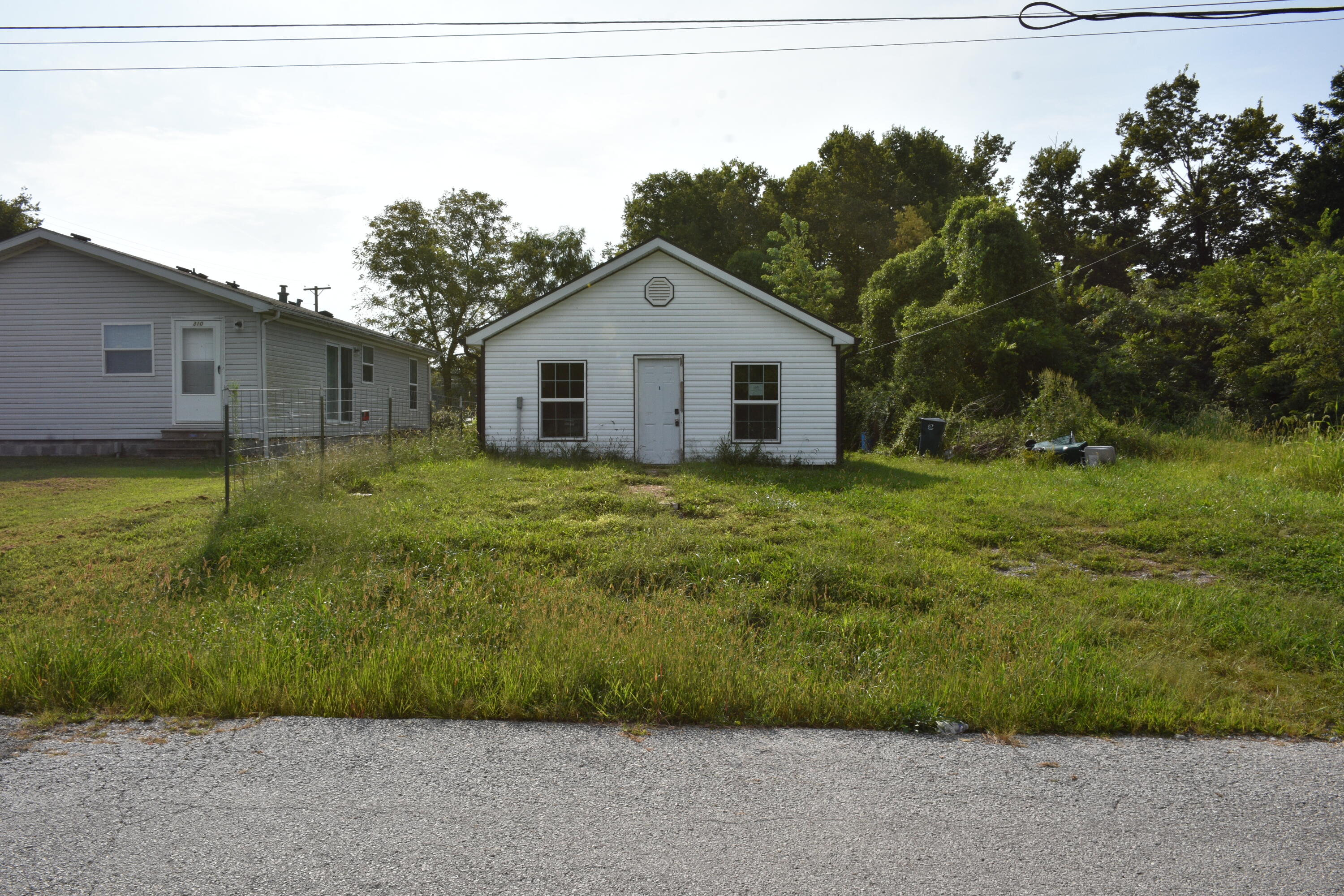 308 Railroad St — photo