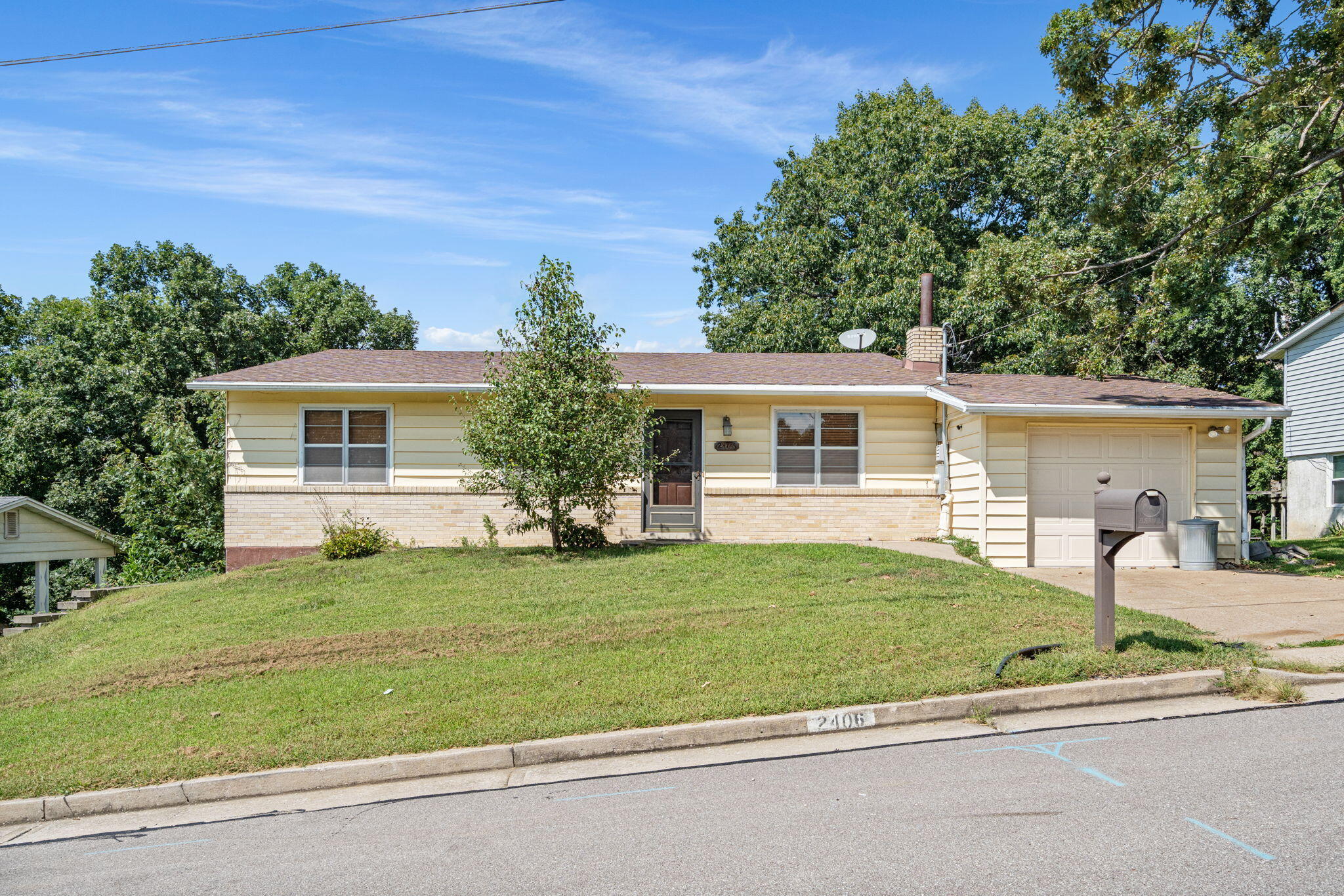 2406 Bluebird Dr — photo