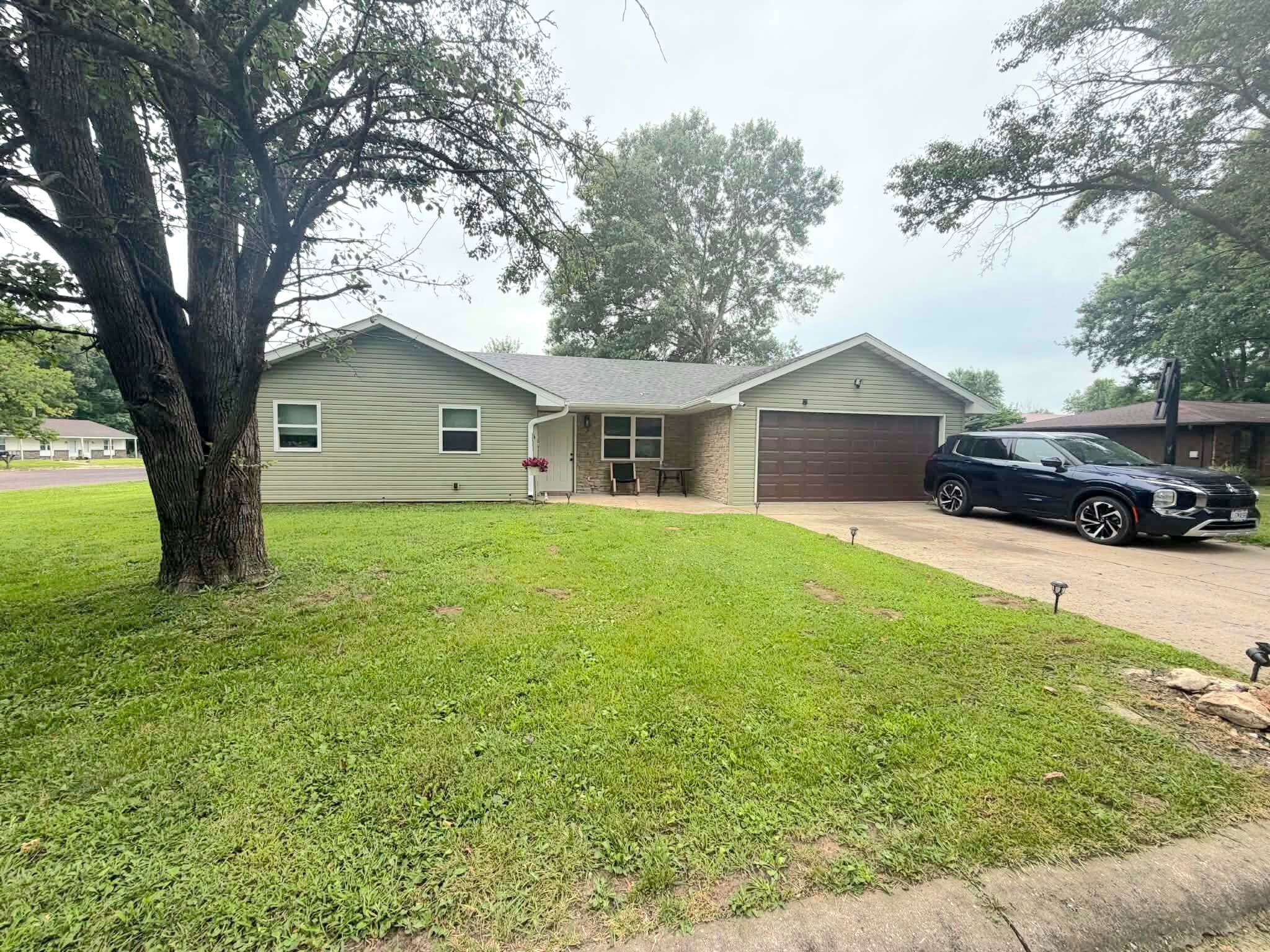 7305 N Wishing Well Dr — photo