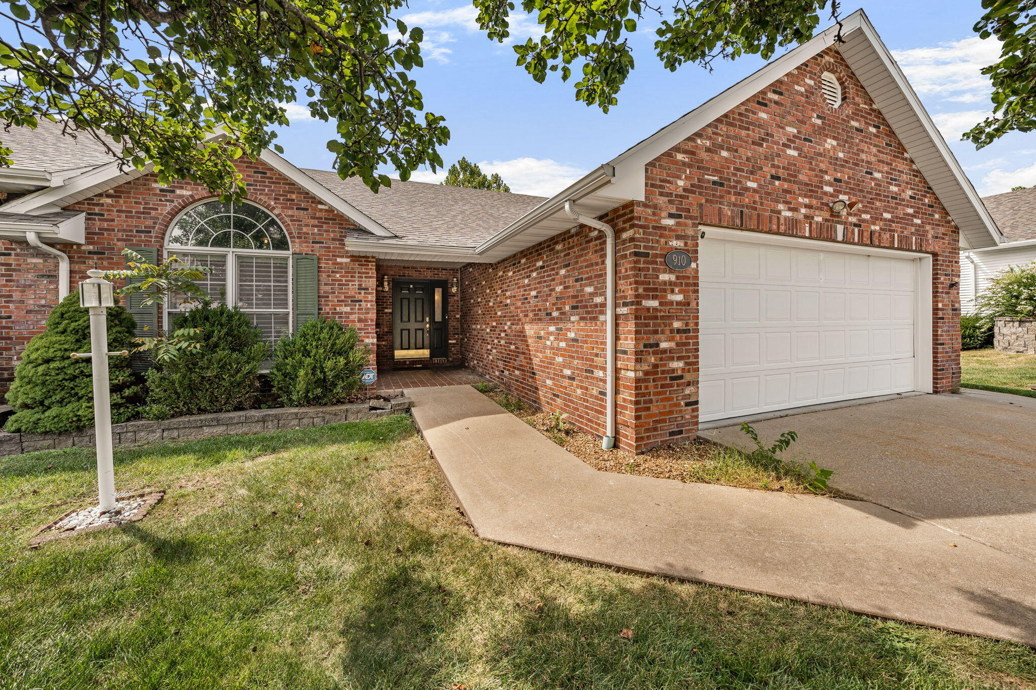 910 Manassas Pl — photo