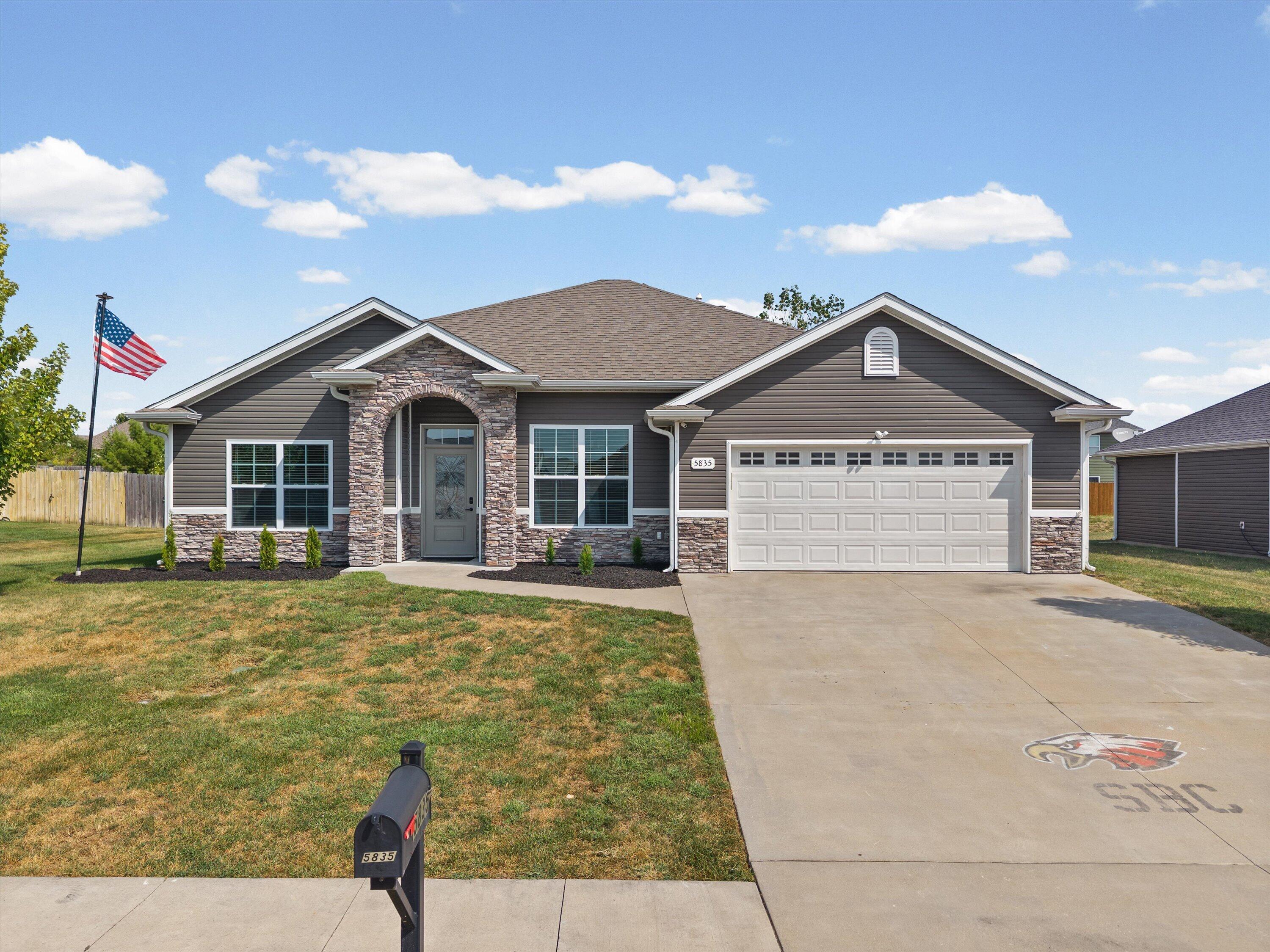 5835 Charlotte Dr — photo