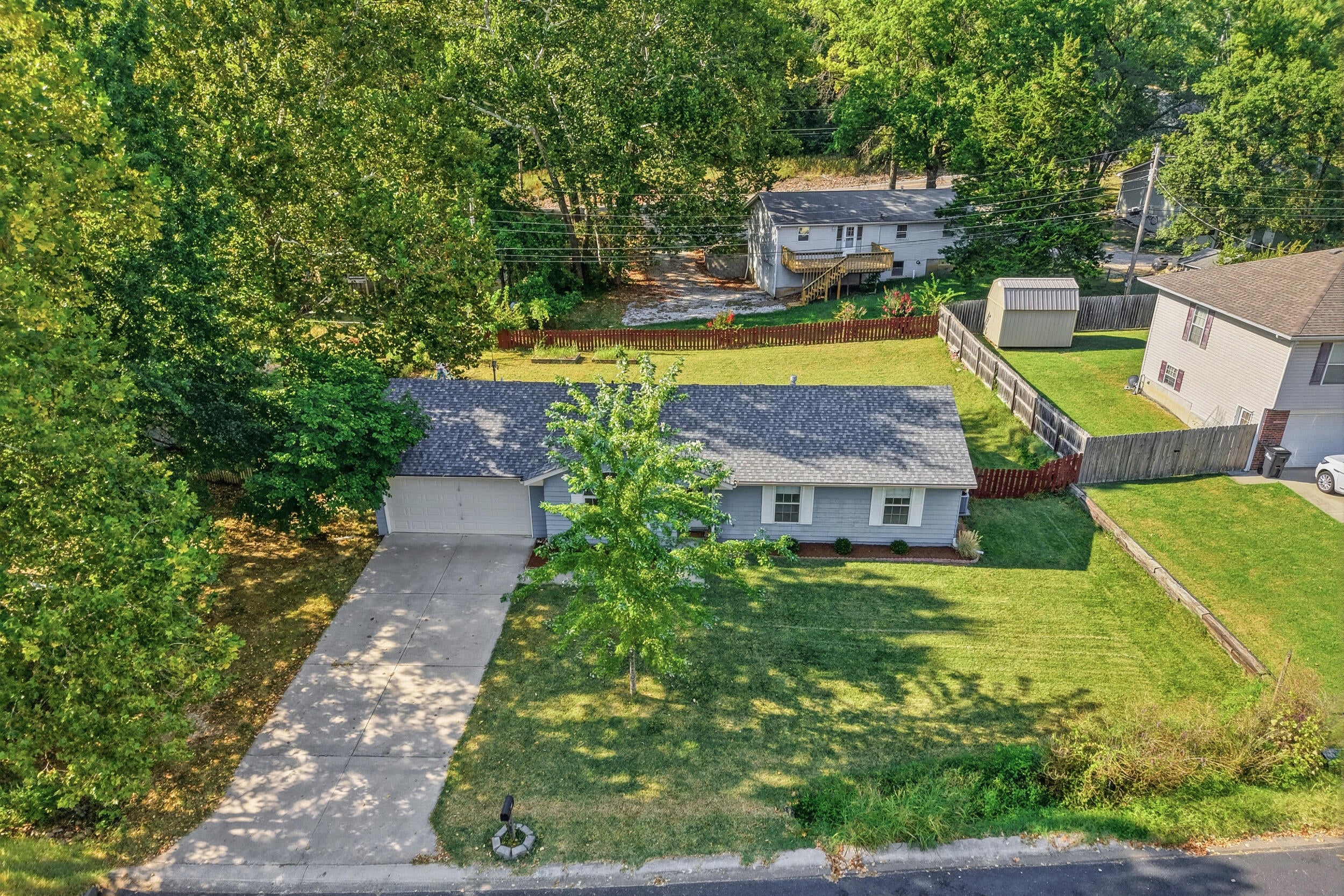 901 W Prairieview Dr — photo