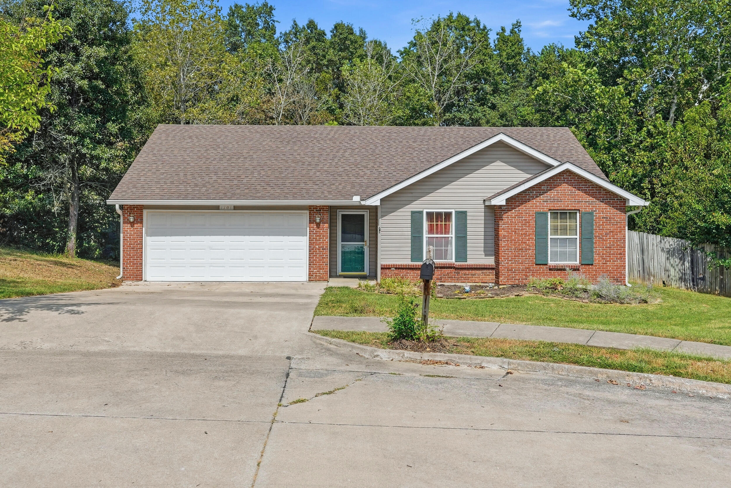 1701 Arctic Ct — photo