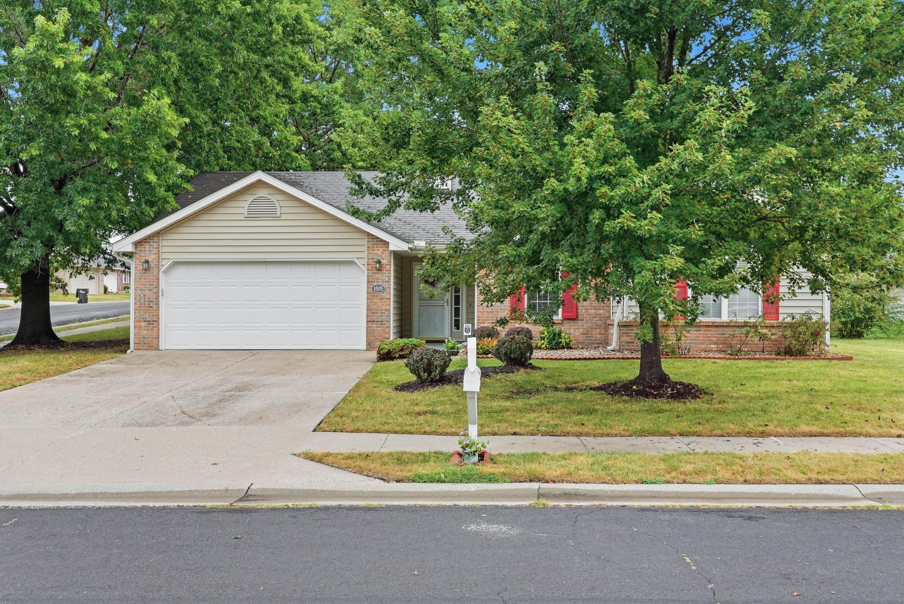 1515 Whitburn Dr — photo