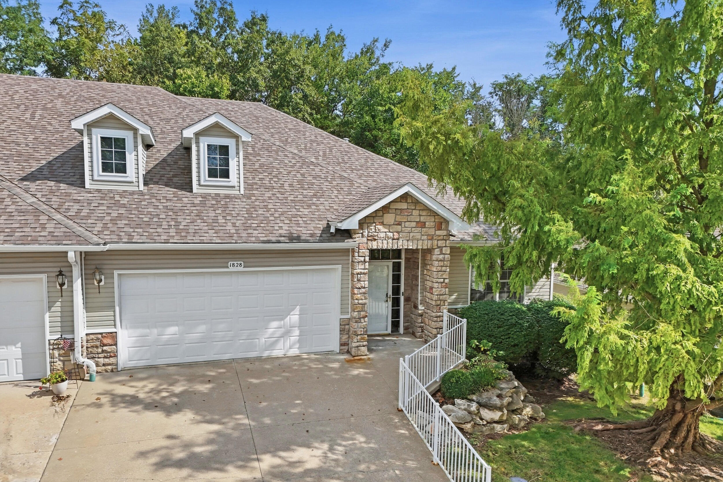1828 Scarborough Dr — photo