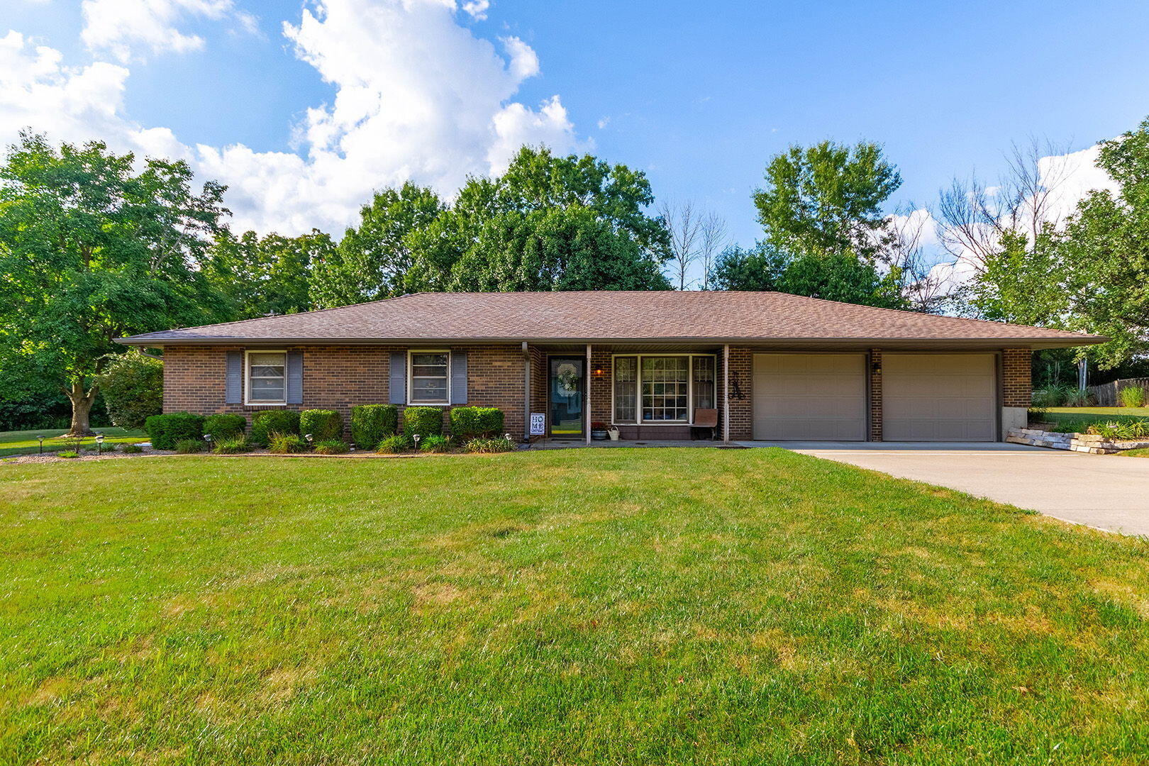 106 Meadowlake Dr — photo