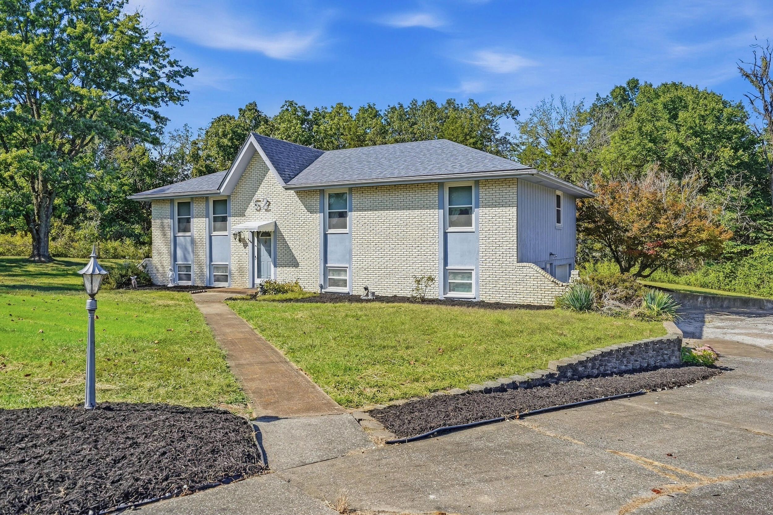 52 Lee Dr — photo