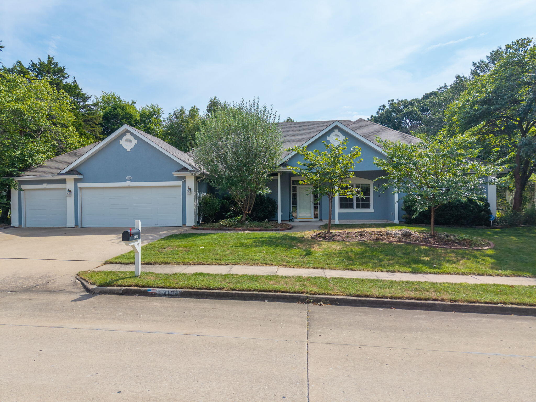 4104 Melrose Dr — photo