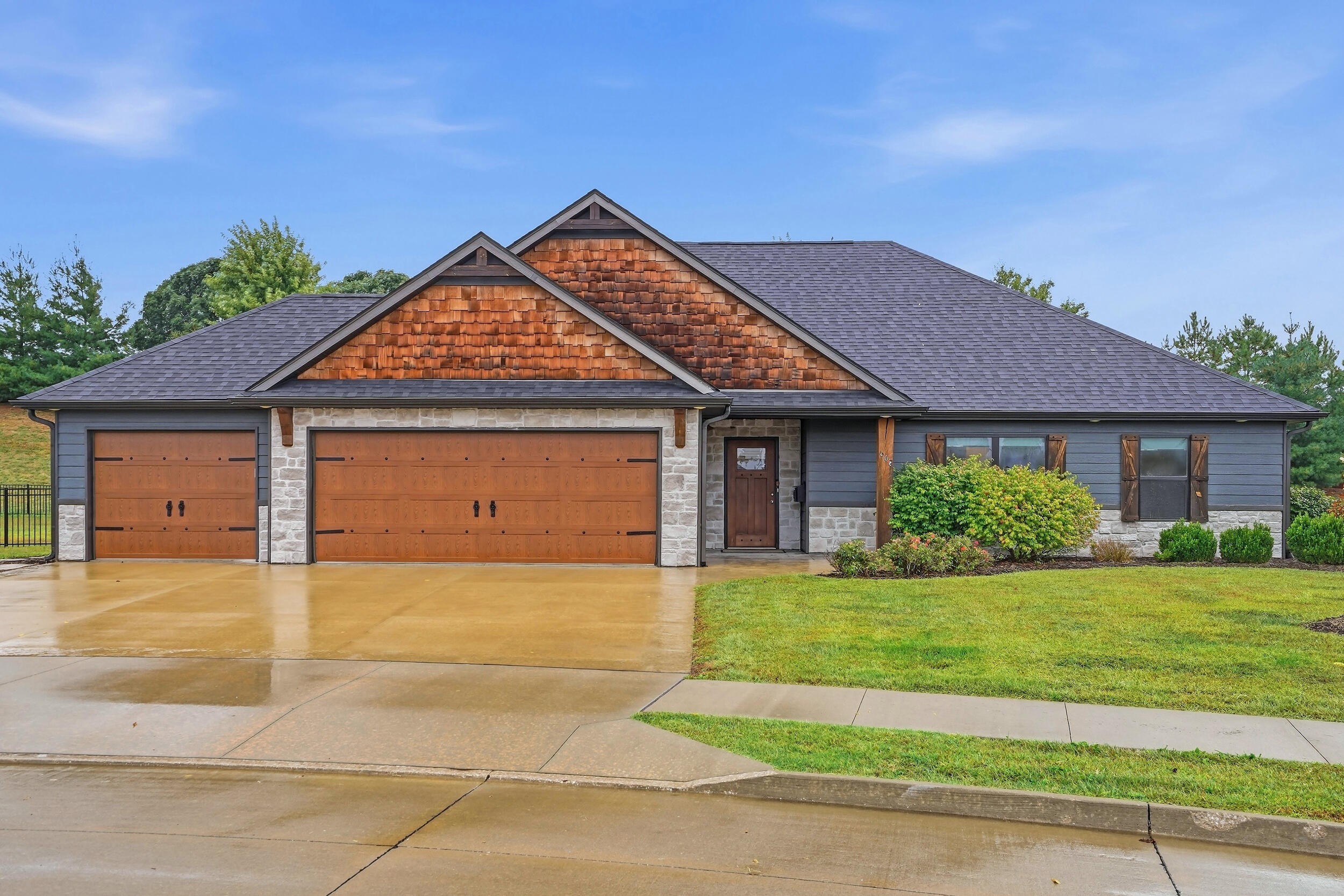 608 Corsair Ct — photo