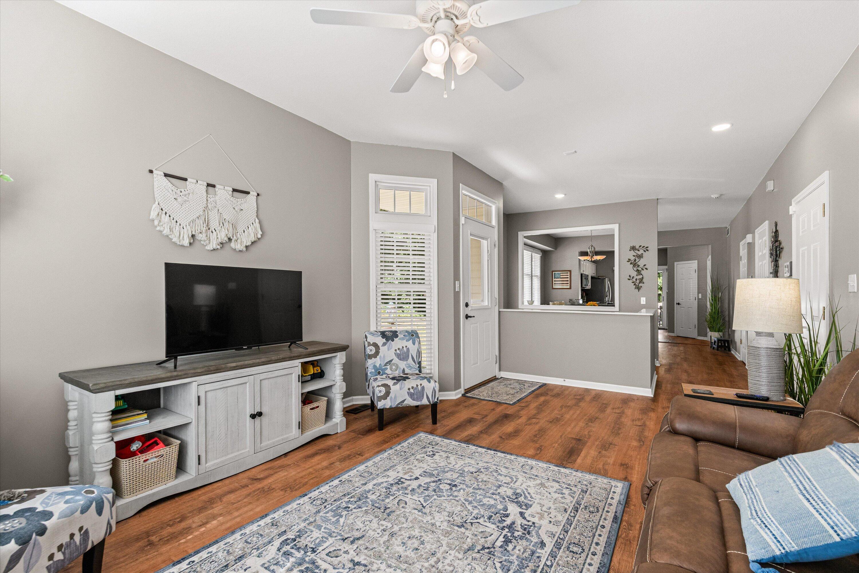 1805 Scarborough Dr — photo