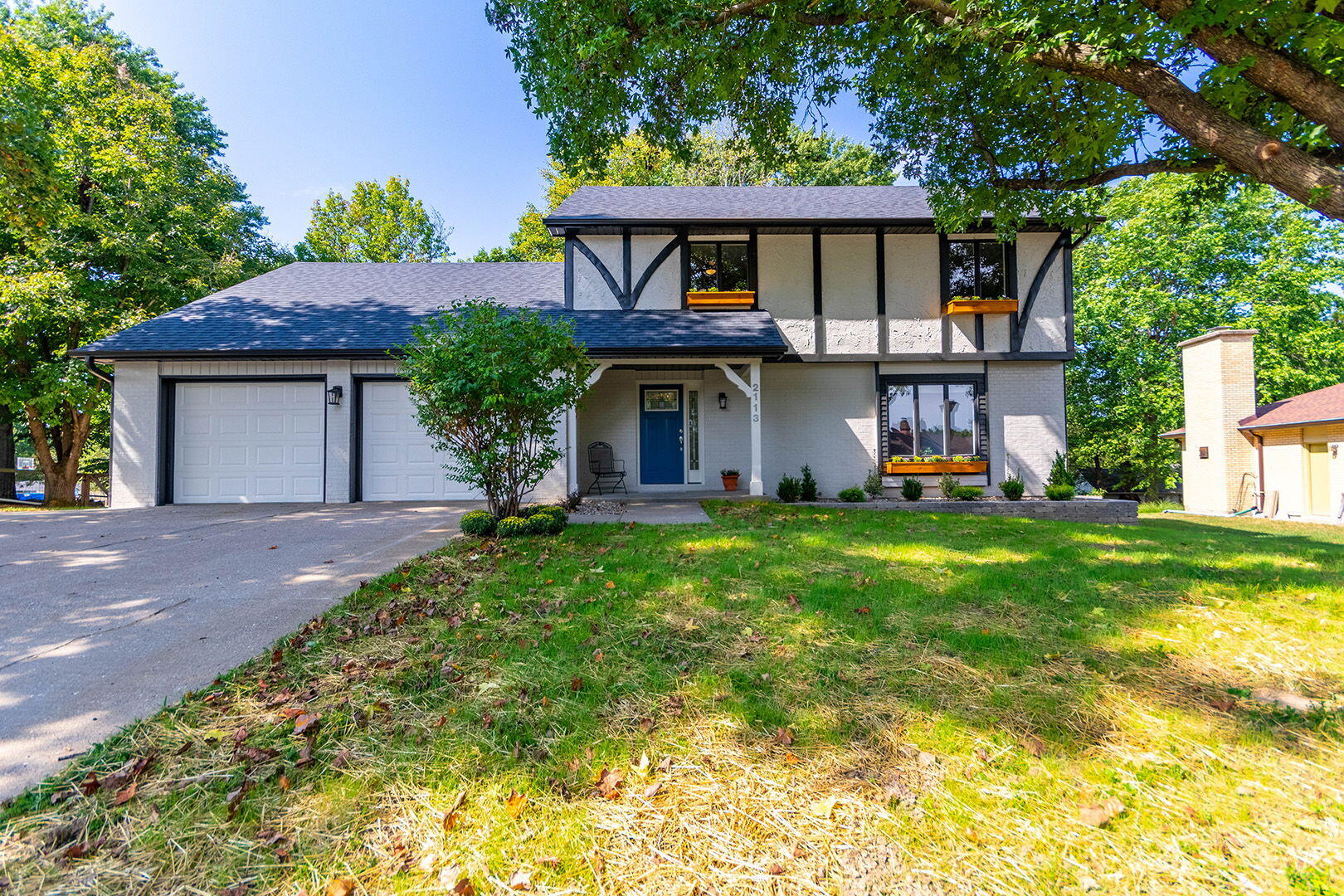 2113 Oak Cliff Dr — photo