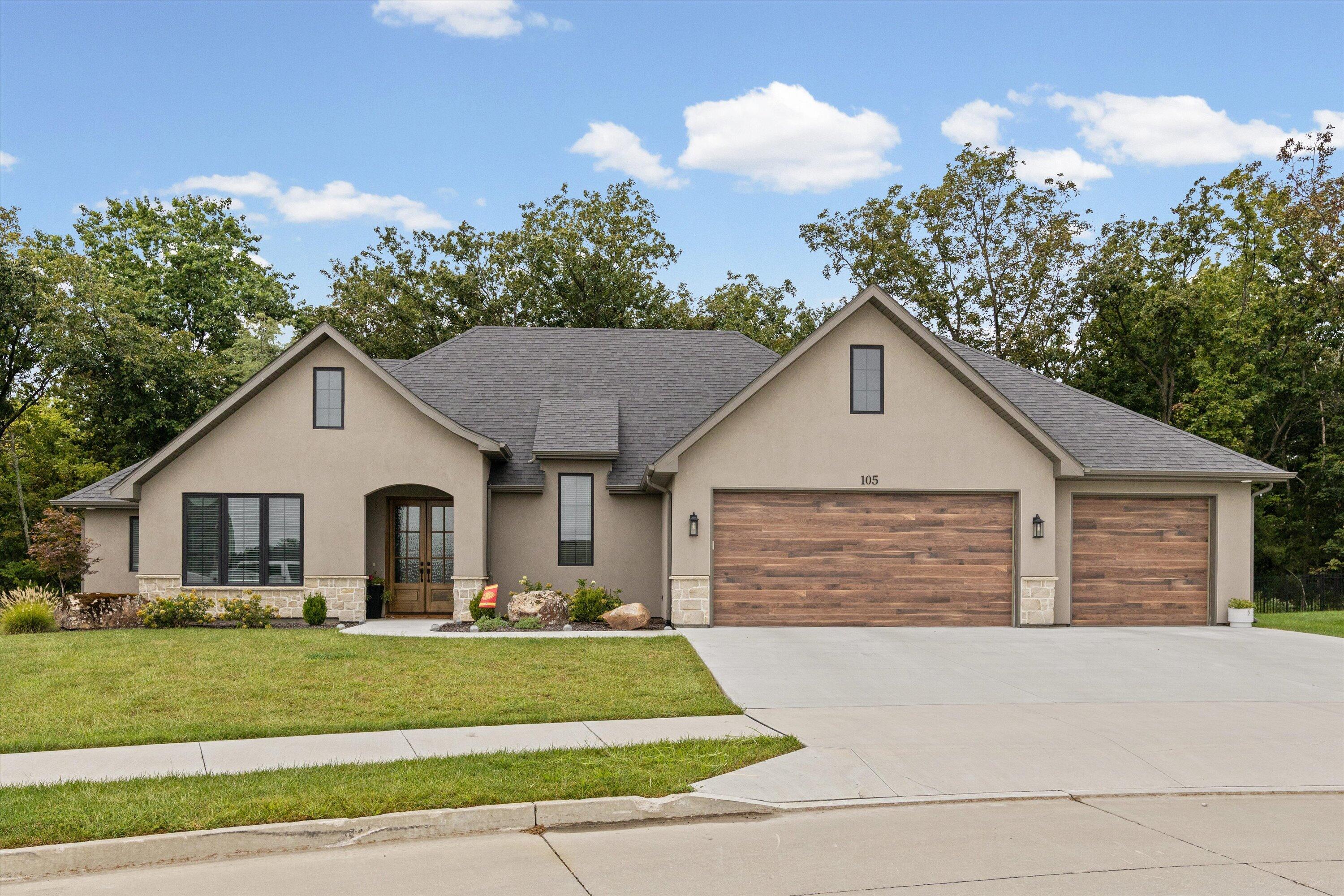 105 Walton Heath Ct — photo