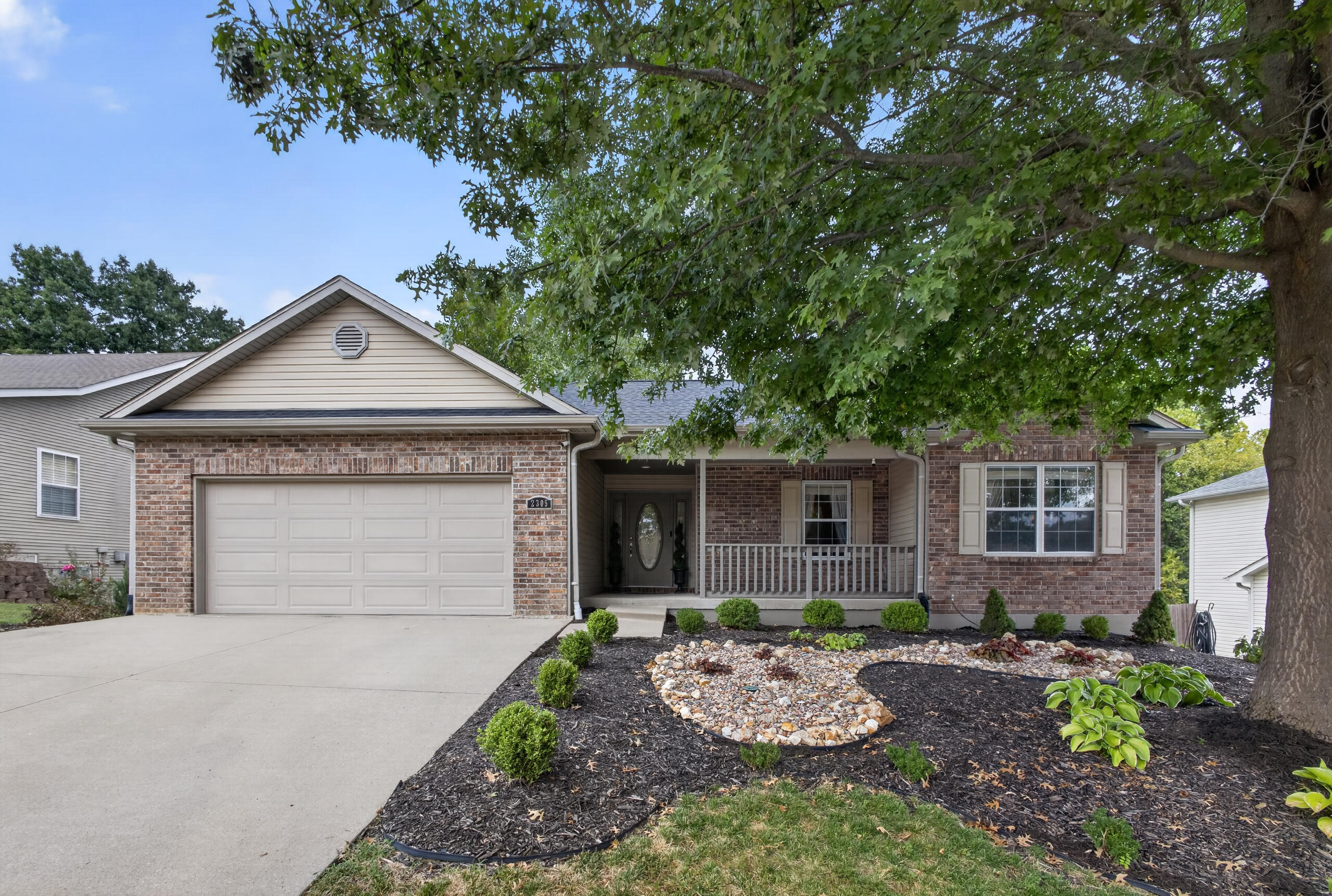 2305 Grizzly Ct — photo