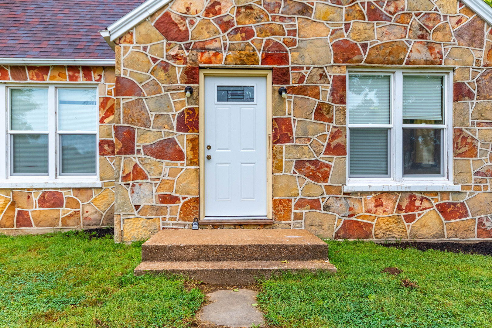 1127 E Main St, Linn, MO 65051 — photo 3