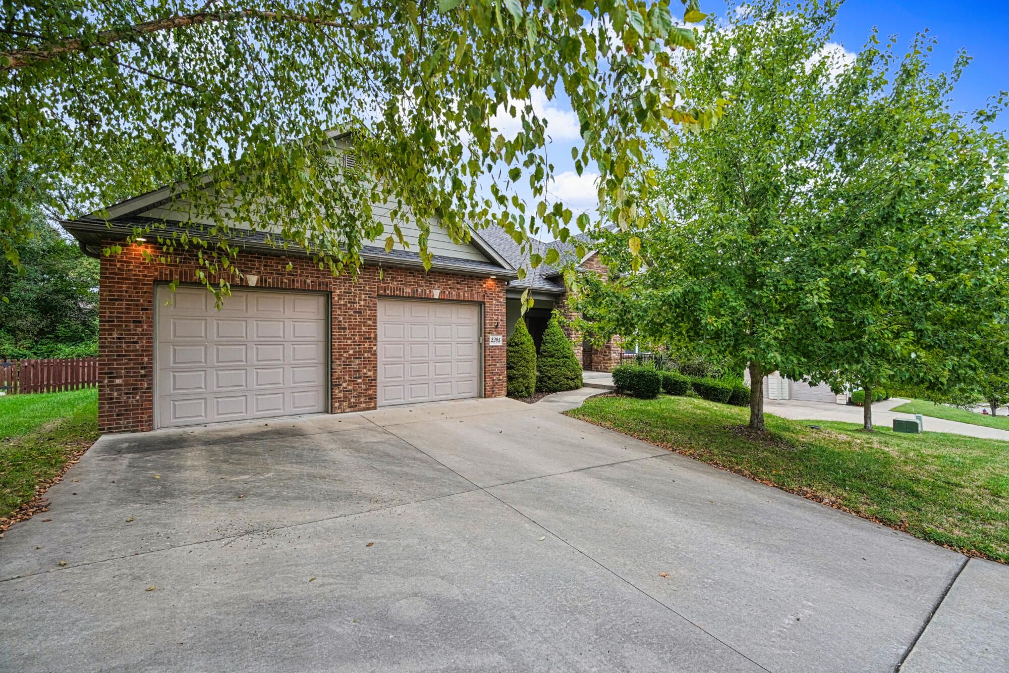 2205 Oak Harbor Ct — photo