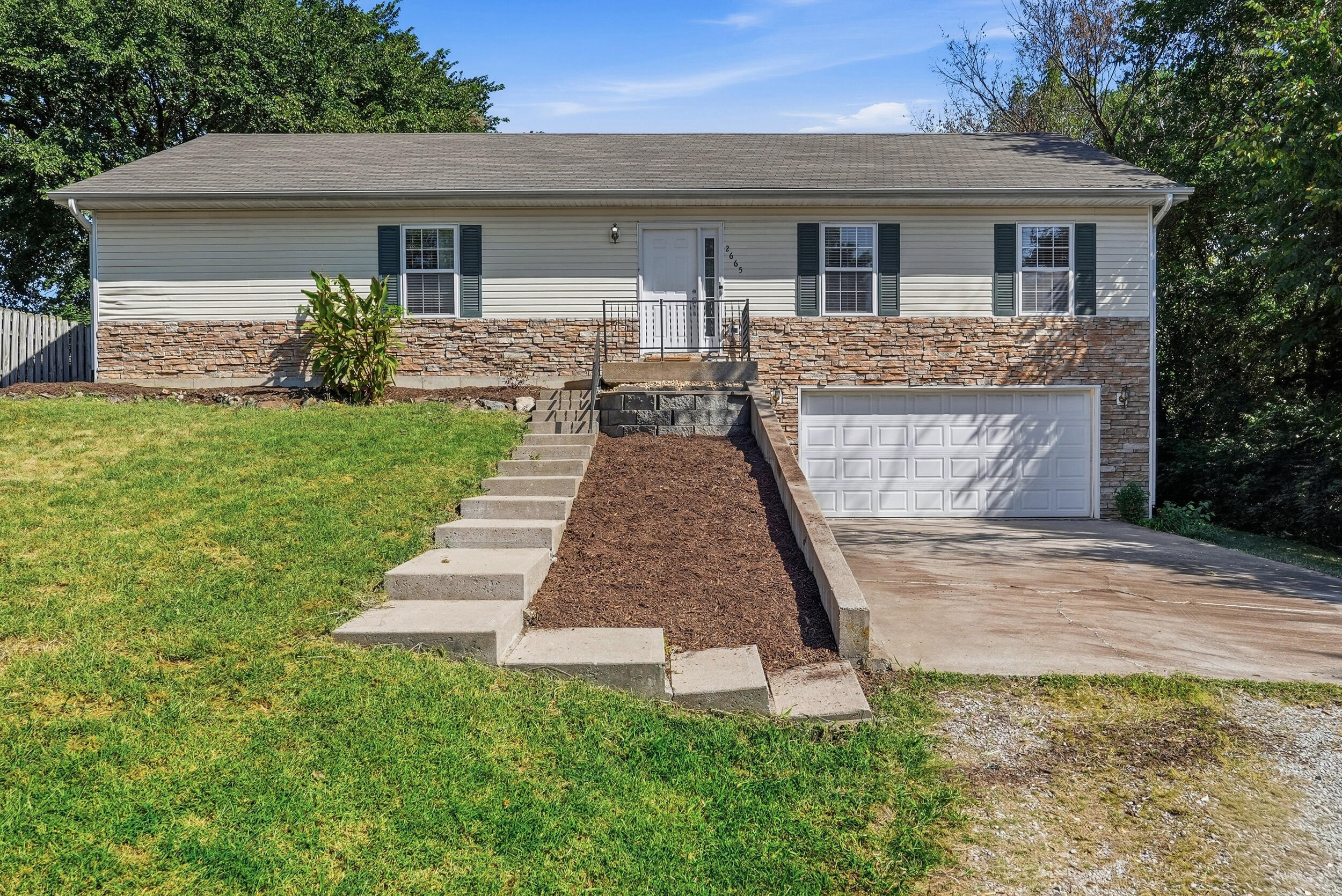 2665 E Alfalfa Dr — photo