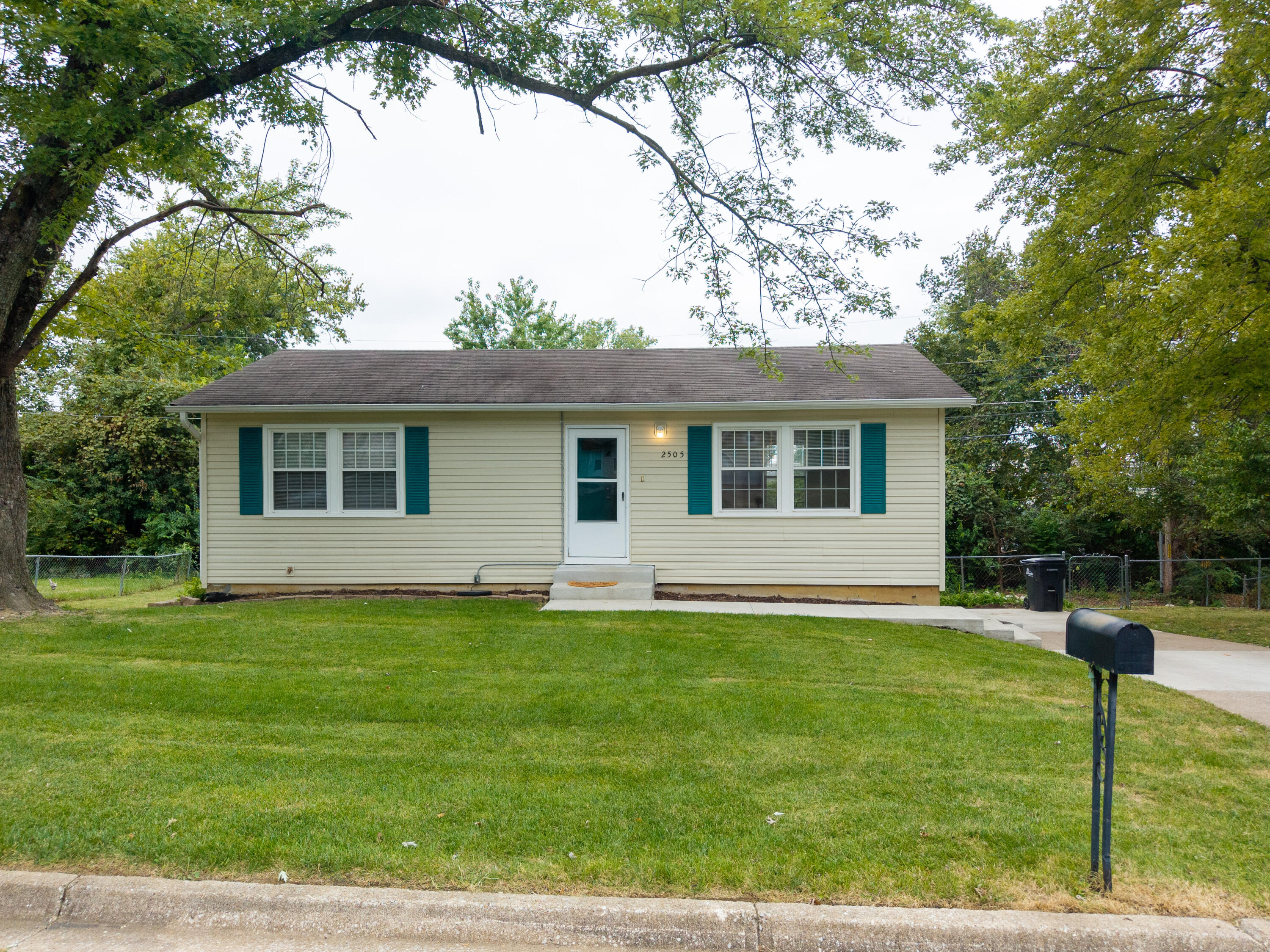 2505 Glenn Dr — photo