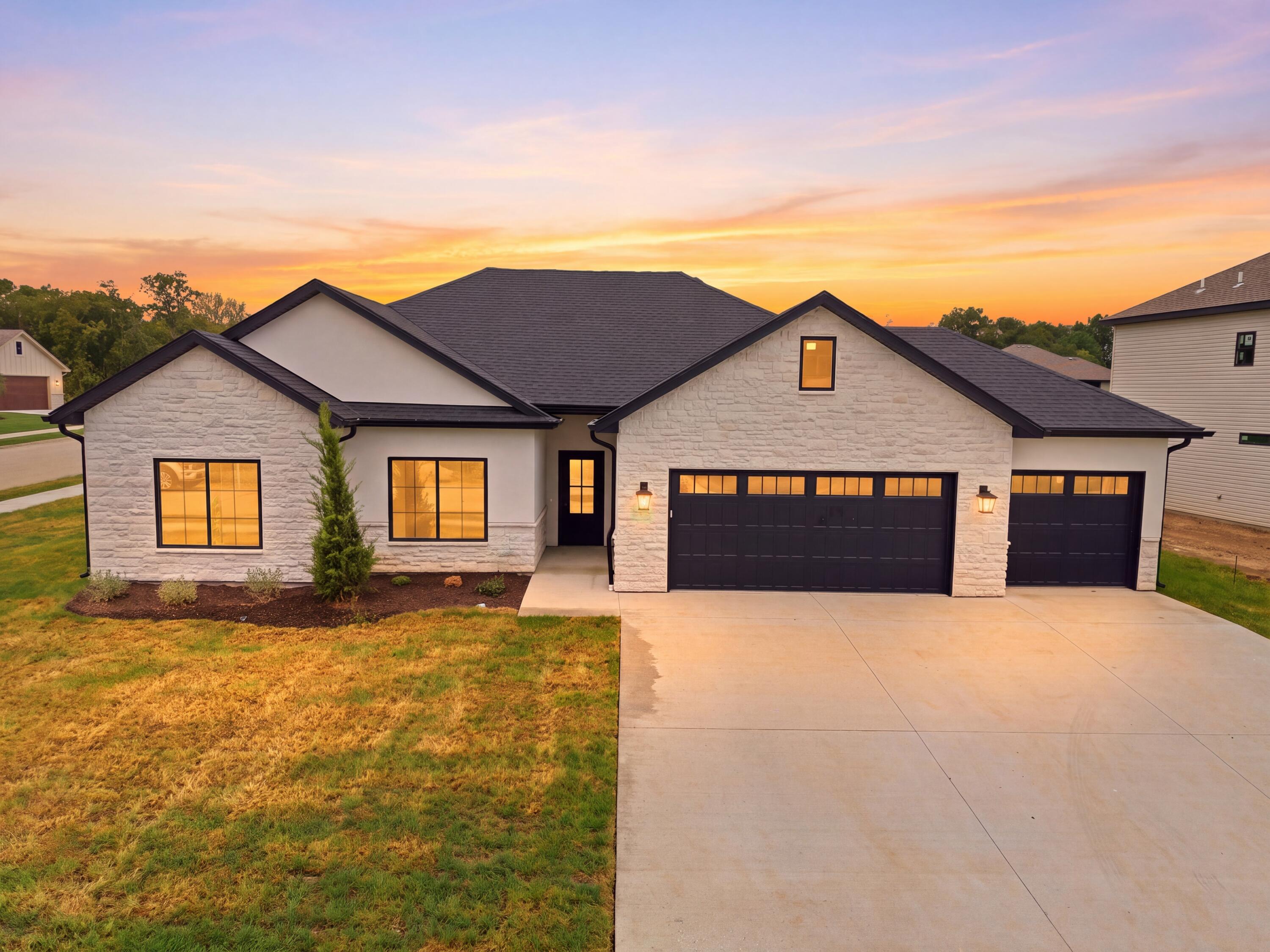4313 Stone Mountain Pky — photo