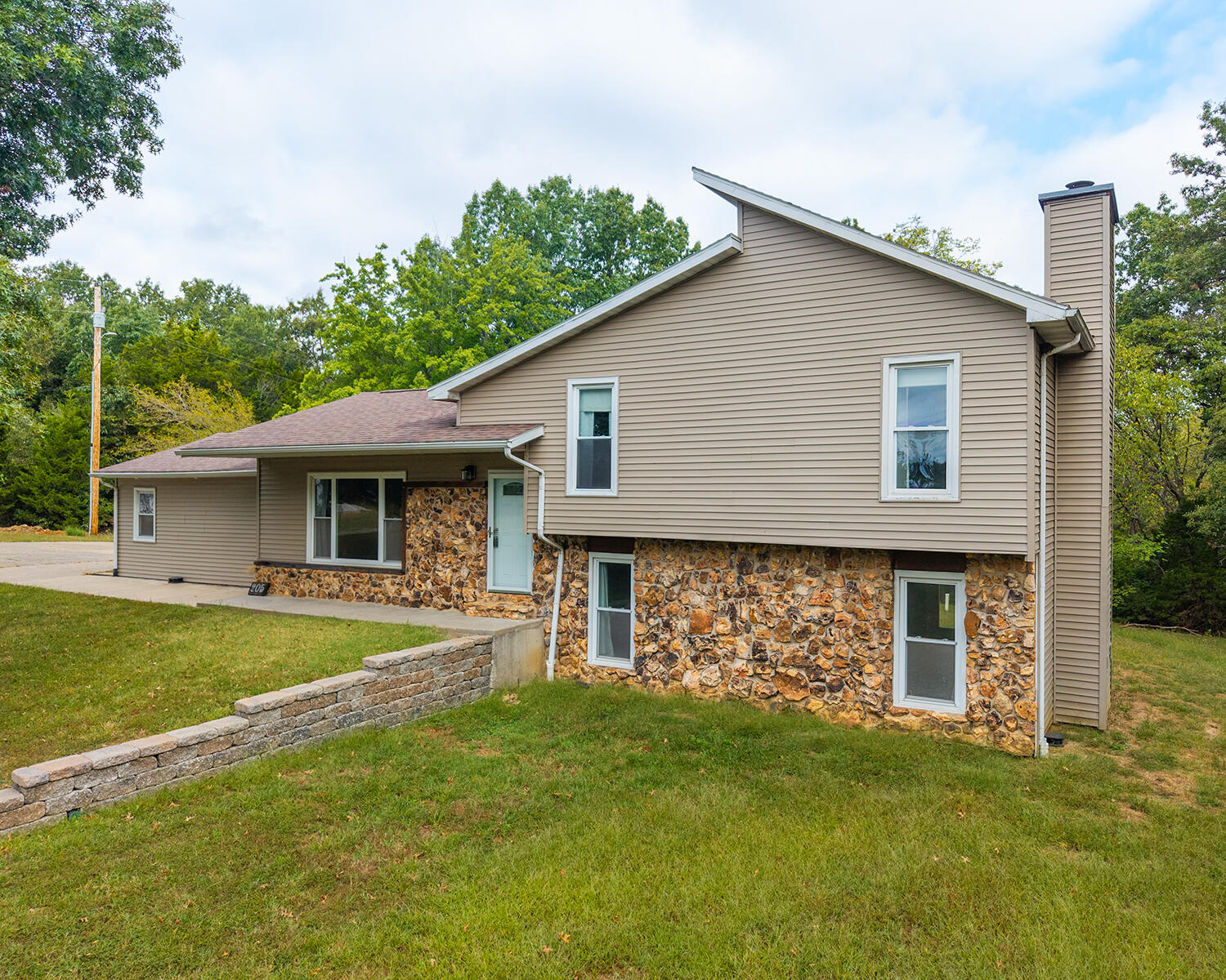 205 W Akeman Bridge Rd — photo