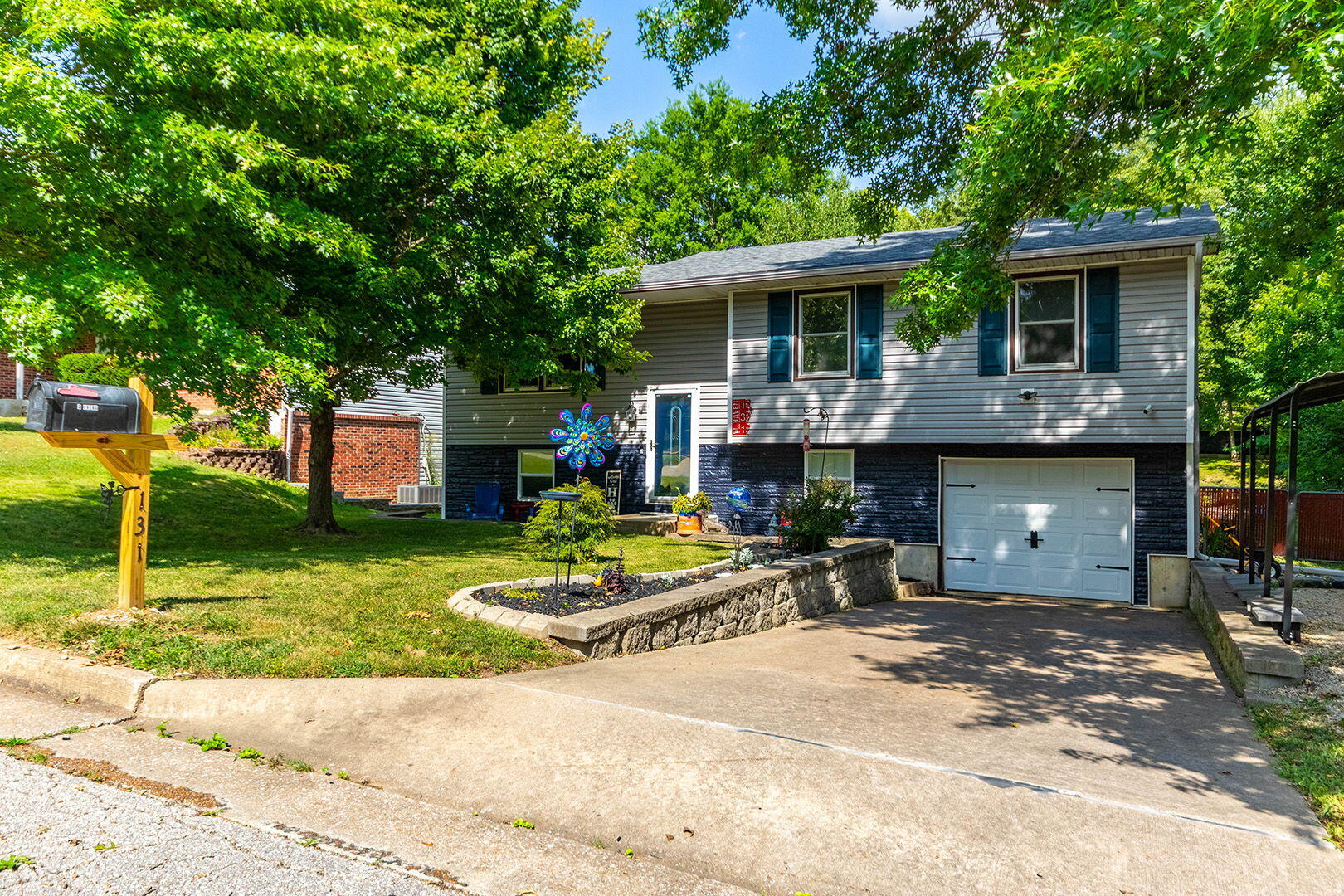 131 W Haven Dr — photo